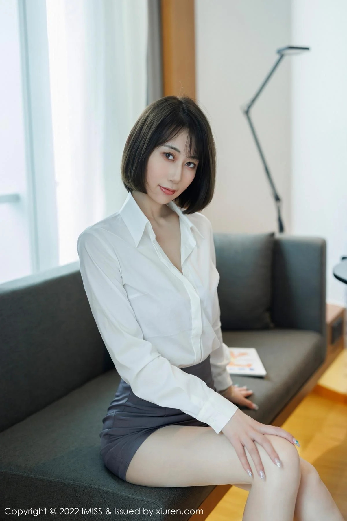 瑞妤性感白T配灰色短裙露紫色内衣超薄肉丝迷人写真 第 9 张