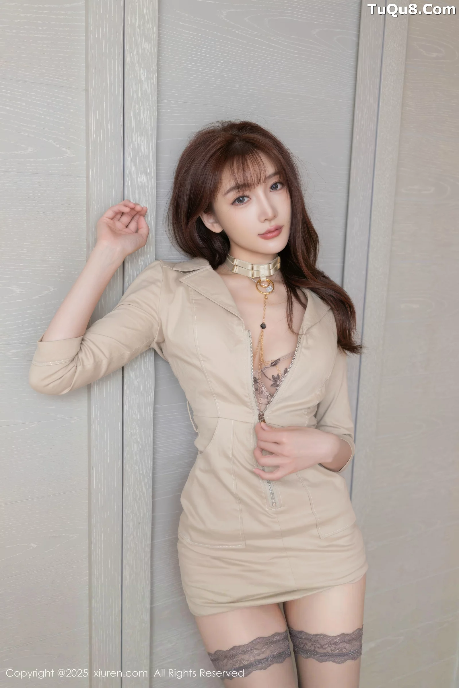 陆萱萱性感浅色连体裙配黑色丝袜秀柔美身姿迷人绝美写真 第 19 张