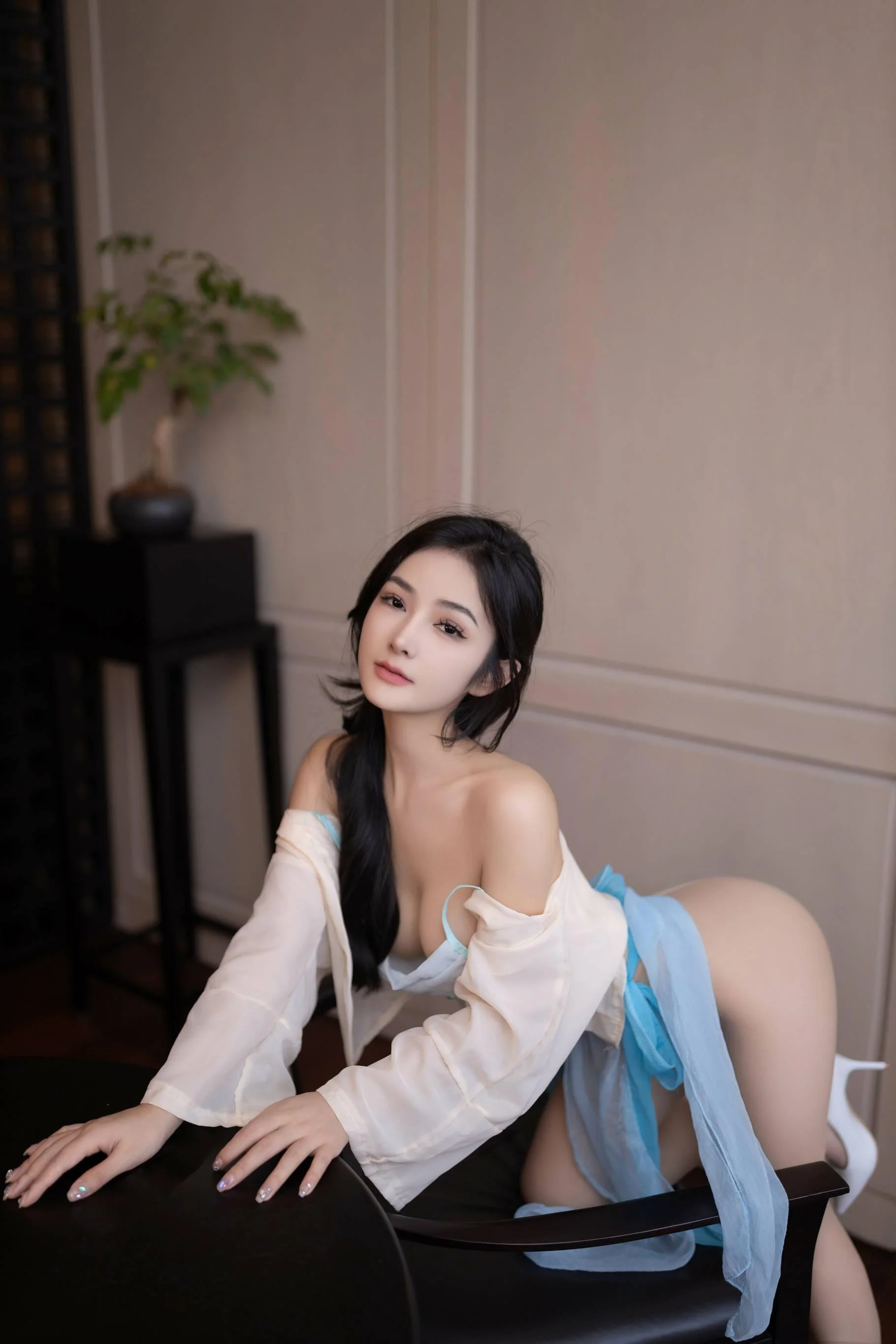 [秀人付费] 谭小灵 诱人私拍福利 诱惑肚兜 第 46 张