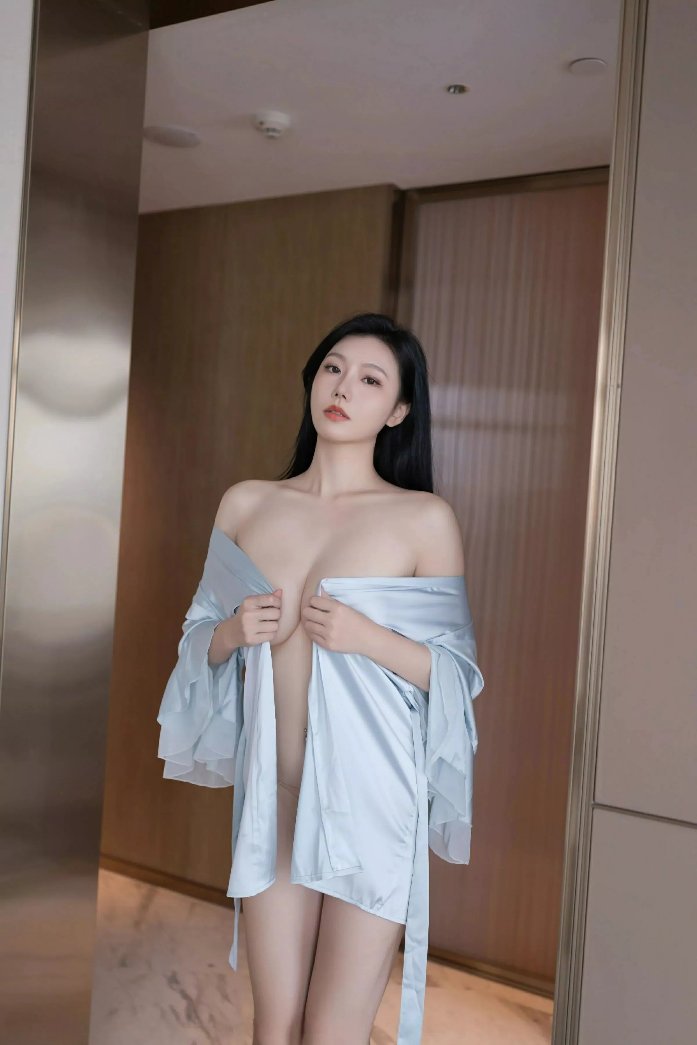 安然anran性感蓝色吊带睡裙配肉色丝袜秀曼妙身姿绝美写真 第 110 张