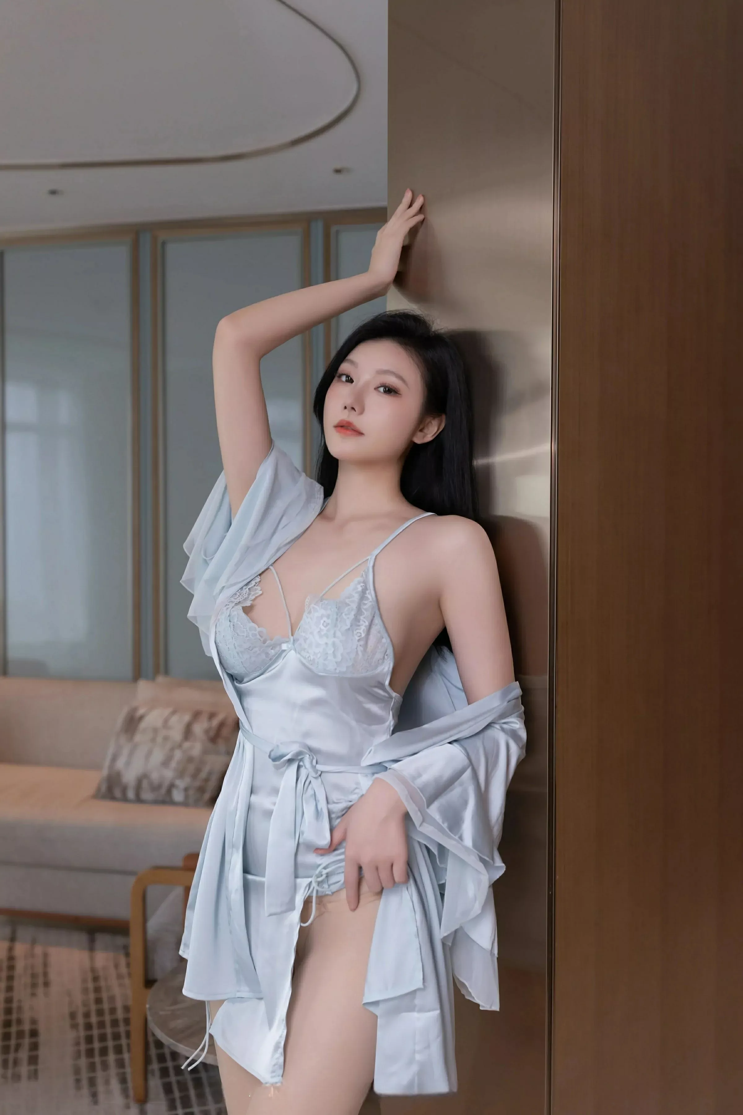 安然anran性感蓝色吊带睡裙配肉色丝袜秀曼妙身姿绝美写真 第 36 张
