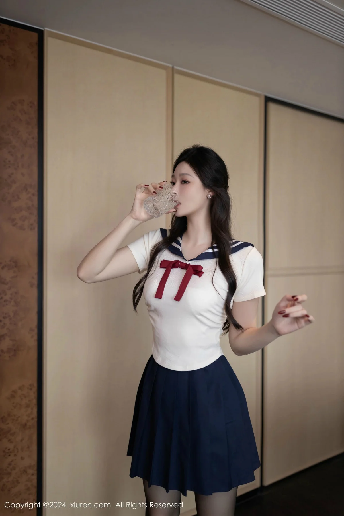 小逗逗性感JK制服露白色内衣配超薄黑丝秀曼妙身姿绝美写真 第 49 张