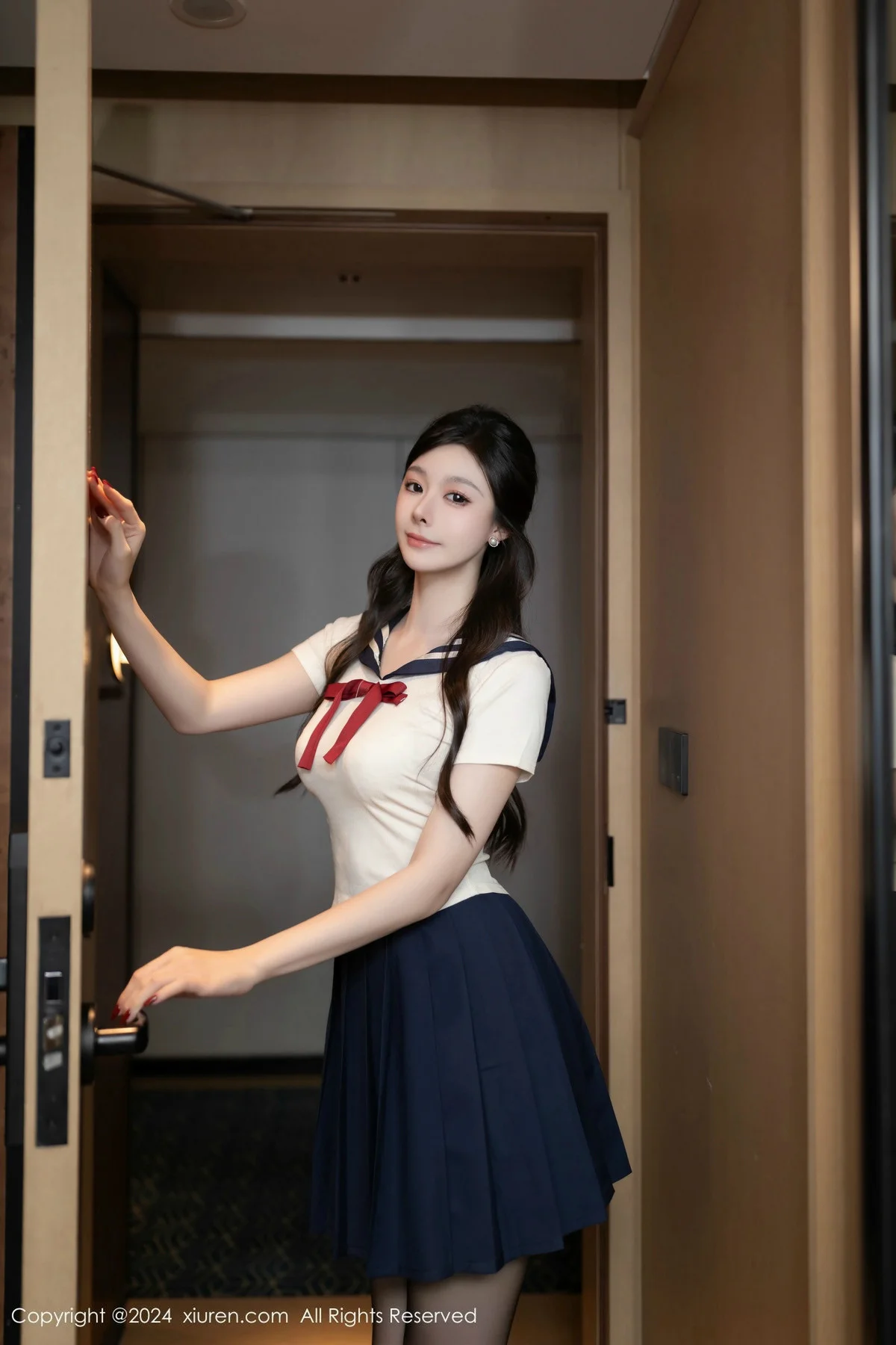 小逗逗性感JK制服露白色内衣配超薄黑丝秀曼妙身姿绝美写真 第 5 张