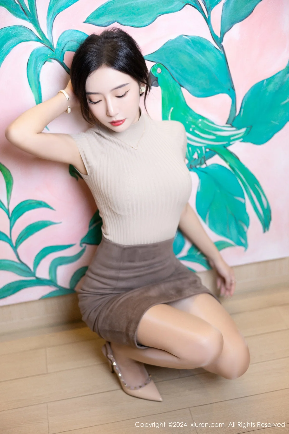 王馨瑶yanni浅色上衣配短裙露闪亮肉丝秀丰满身姿绝美写真 第 51 张