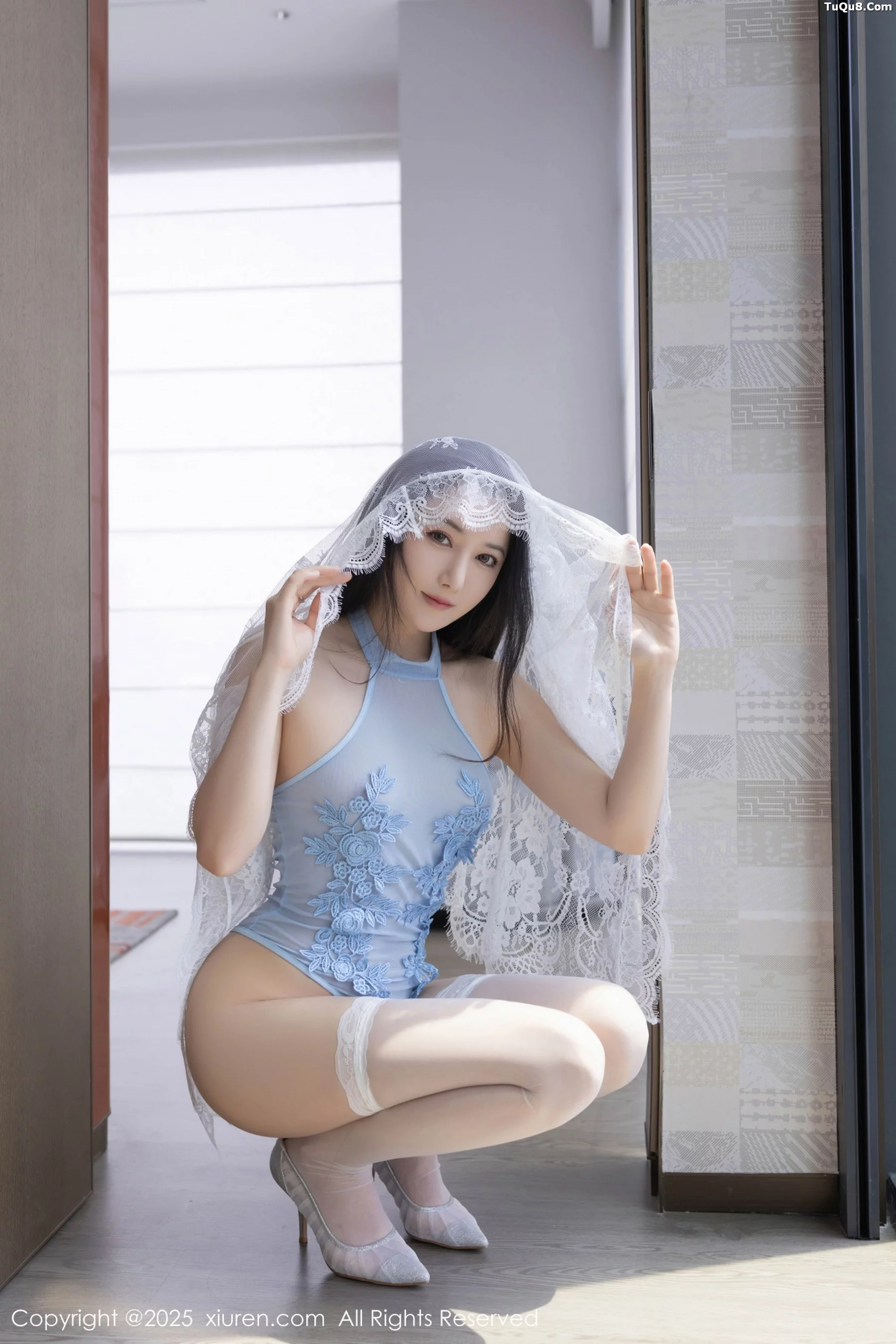鱼子酱Fish性感浅蓝轻透连体衣配白丝袜秀曼妙身姿绝美写真 第 60 张
