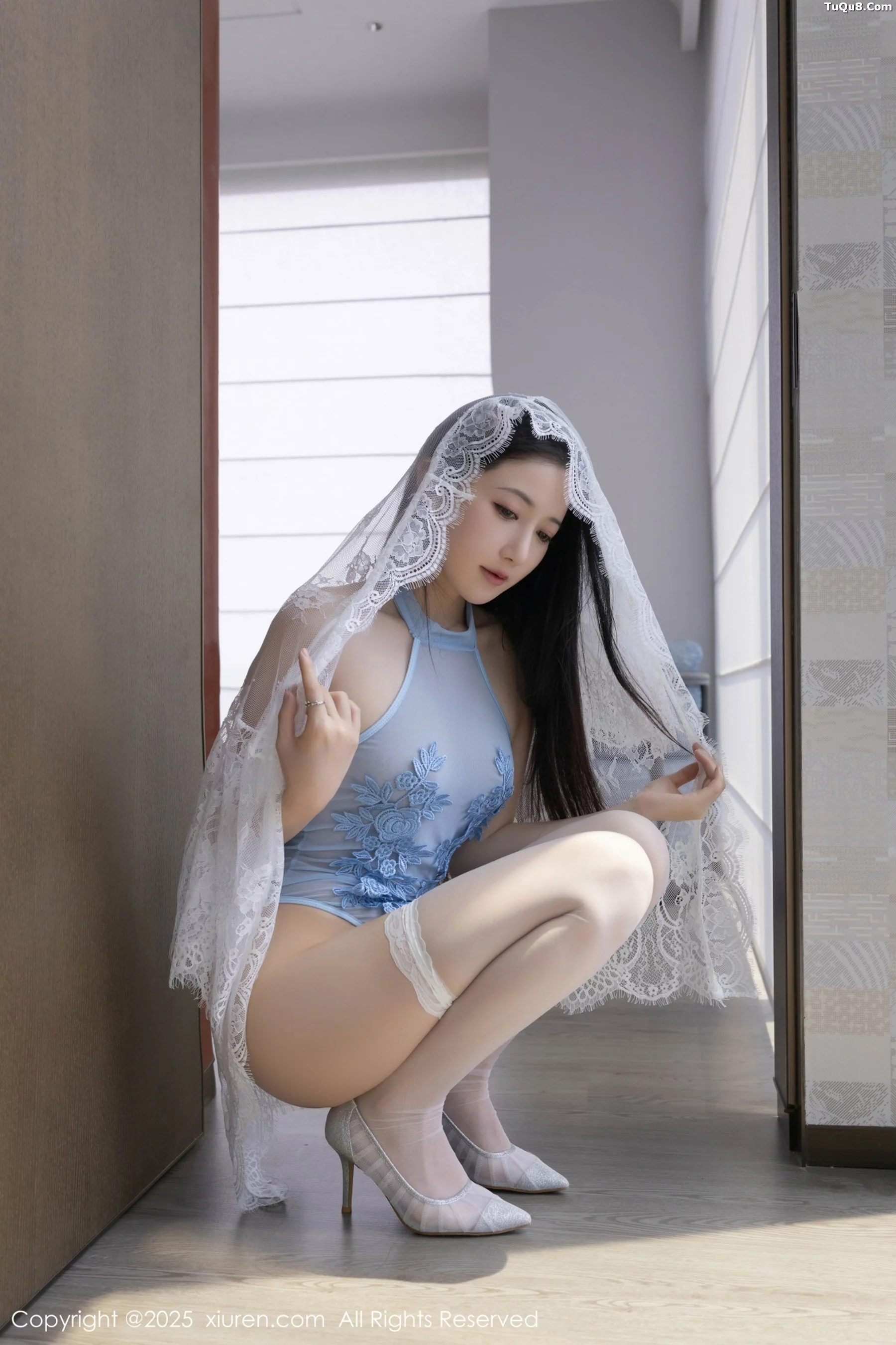 鱼子酱Fish性感浅蓝轻透连体衣配白丝袜秀曼妙身姿绝美写真 第 62 张