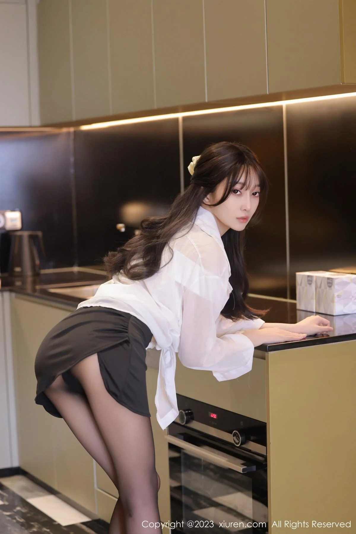 玥儿玥er性感白T配黑色短裙露超薄黑丝秀曼妙身姿绝美写真 第 5 张