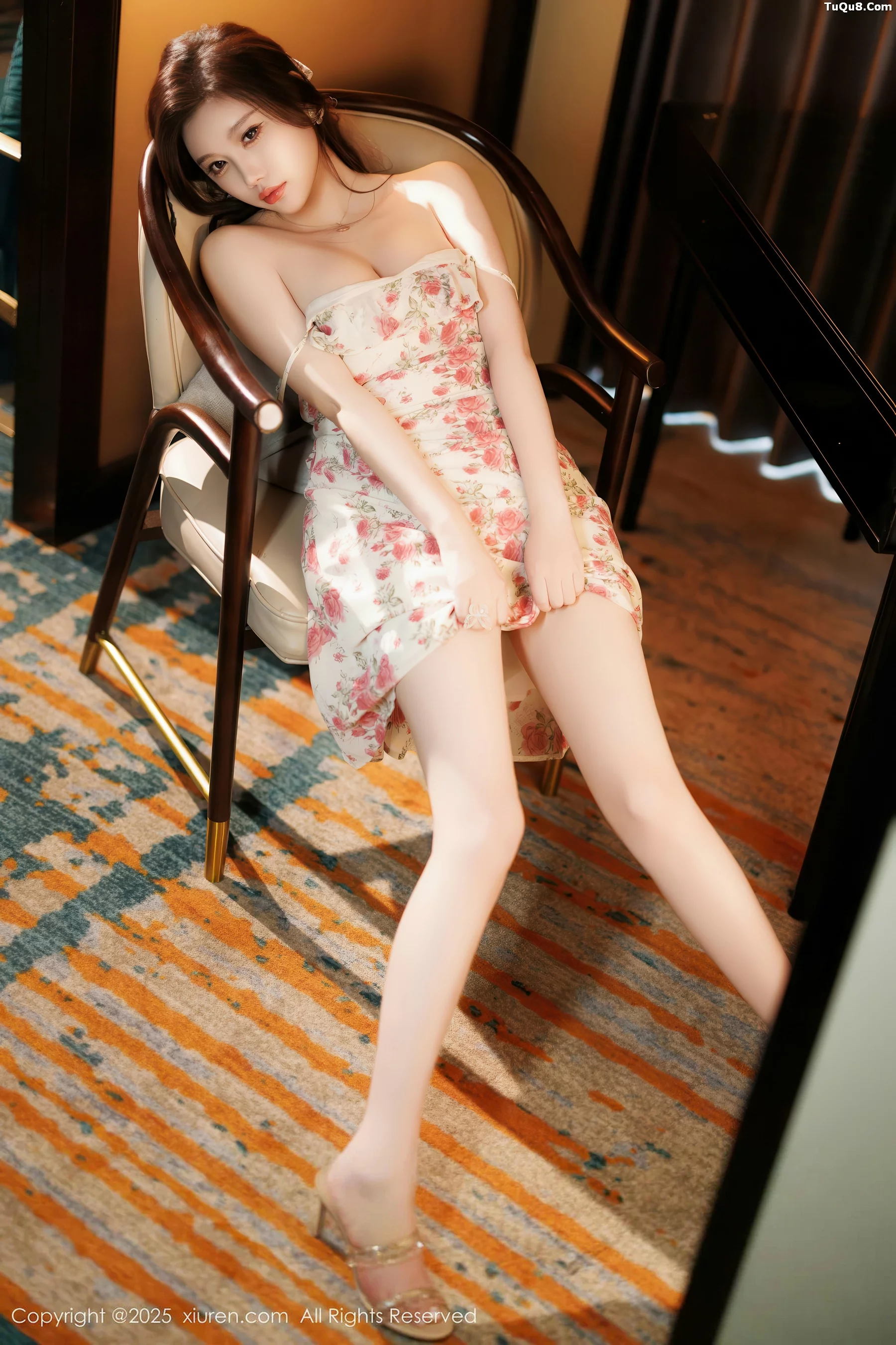 CHENCHEN.性感碎花裙露白色情趣内衣秀丰腴身材绝美写真 第 44 张