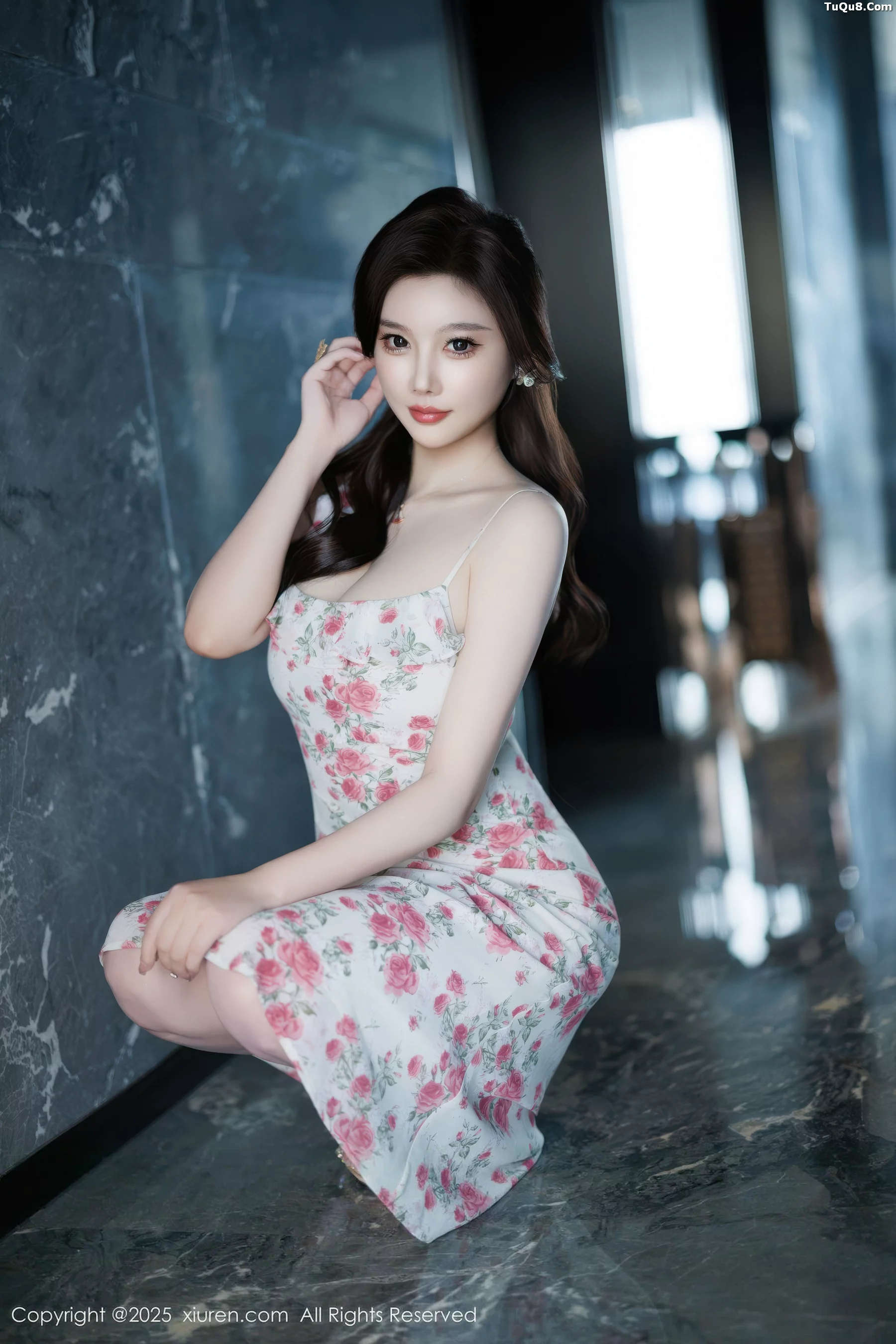 CHENCHEN.性感碎花裙露白色情趣内衣秀丰腴身材绝美写真 第 8 张