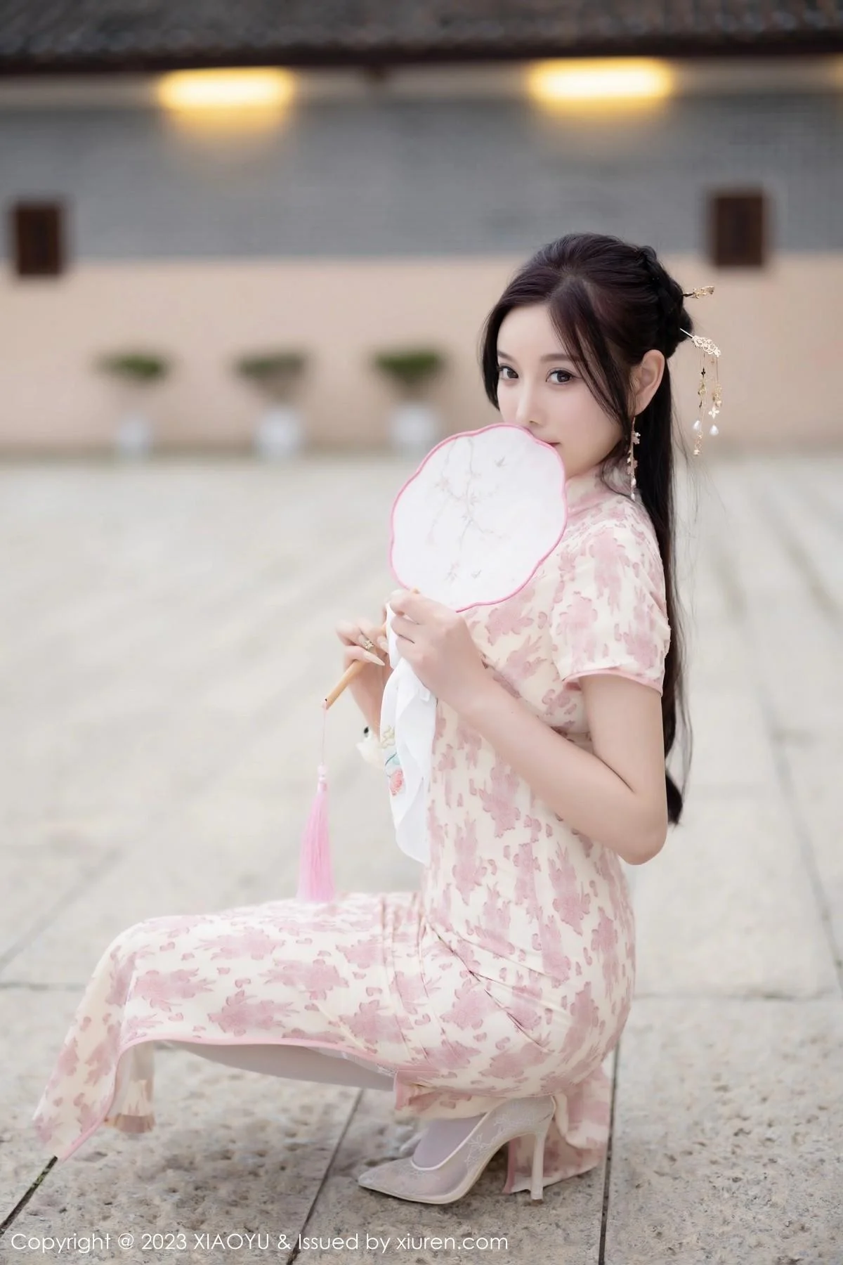 杨晨晨Yome脱浅色旗袍露白色蕾丝内衣配白丝吊袜绝美写真 第 39 张