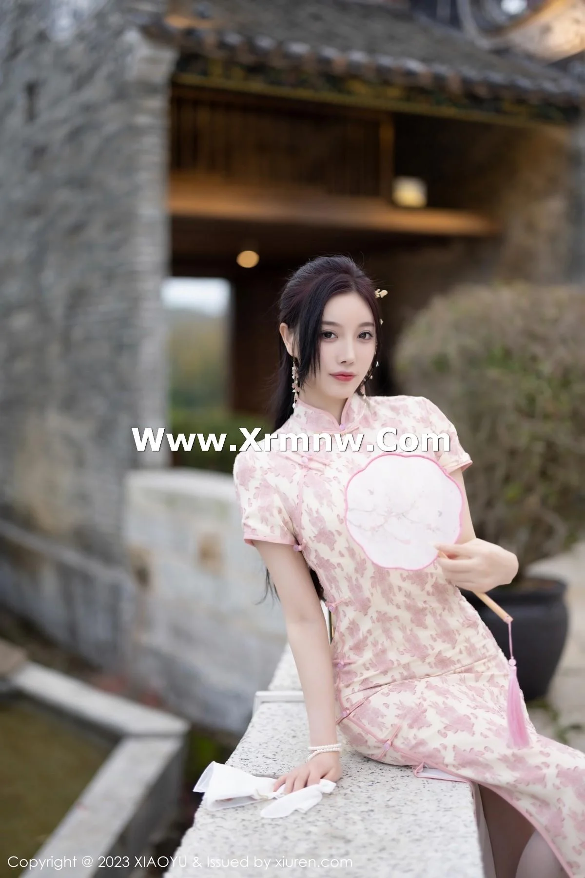 杨晨晨Yome脱浅色旗袍露白色蕾丝内衣配白丝吊袜绝美写真 第 43 张