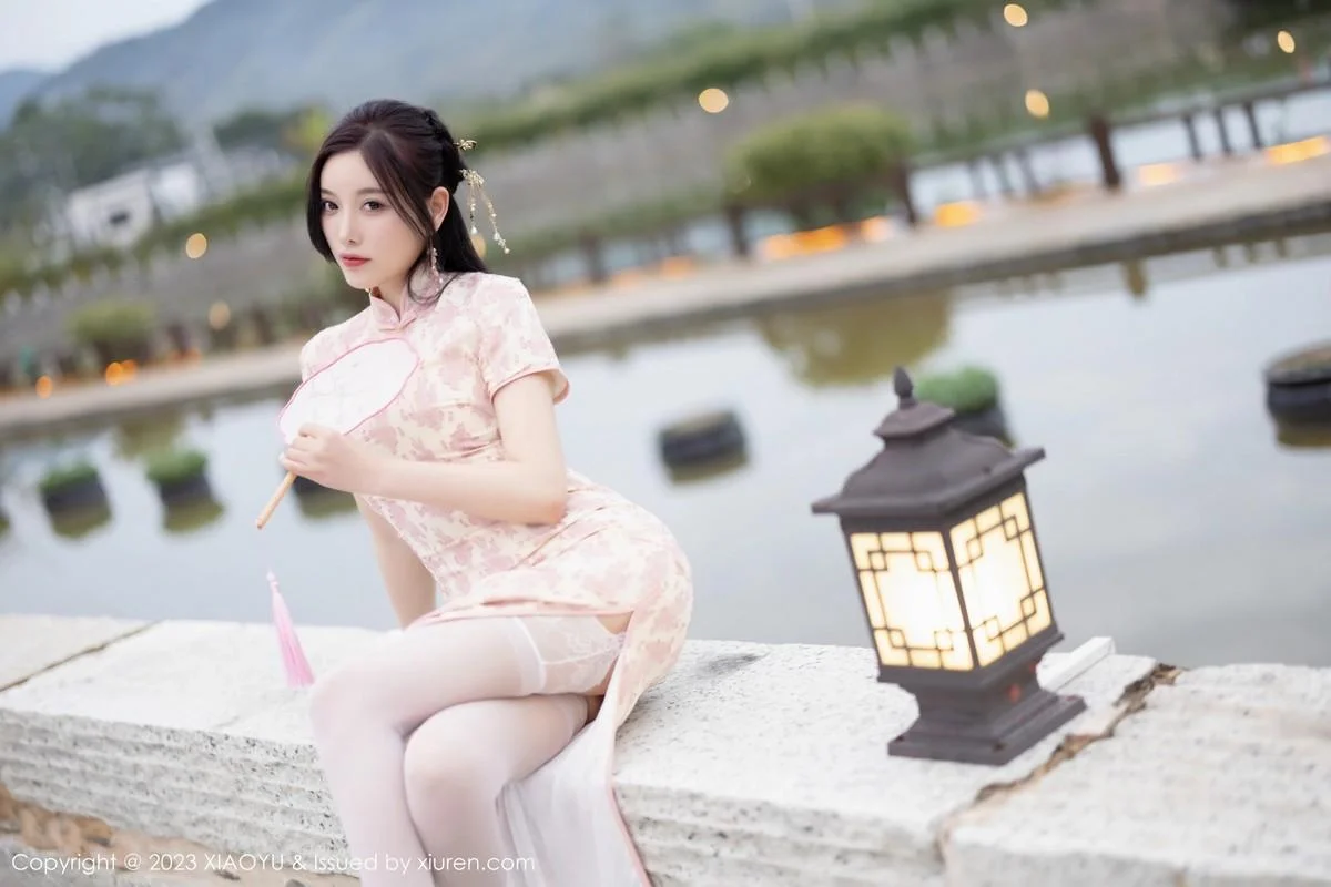 杨晨晨Yome脱浅色旗袍露白色蕾丝内衣配白丝吊袜绝美写真 第 64 张