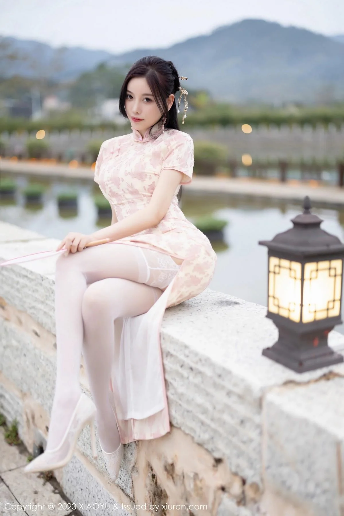 杨晨晨Yome脱浅色旗袍露白色蕾丝内衣配白丝吊袜绝美写真 第 66 张