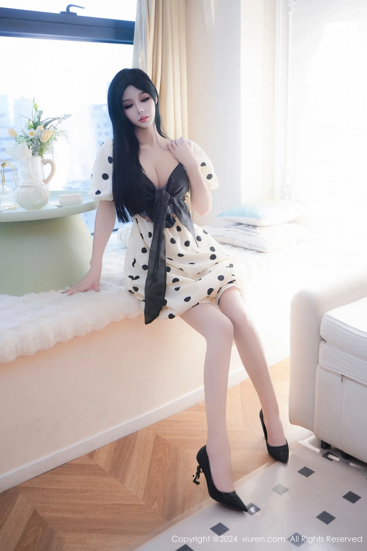 陈芊儿性感波点短裙露灰色情趣内衣配紫丝袜秀美腿绝美写真 第 40 张