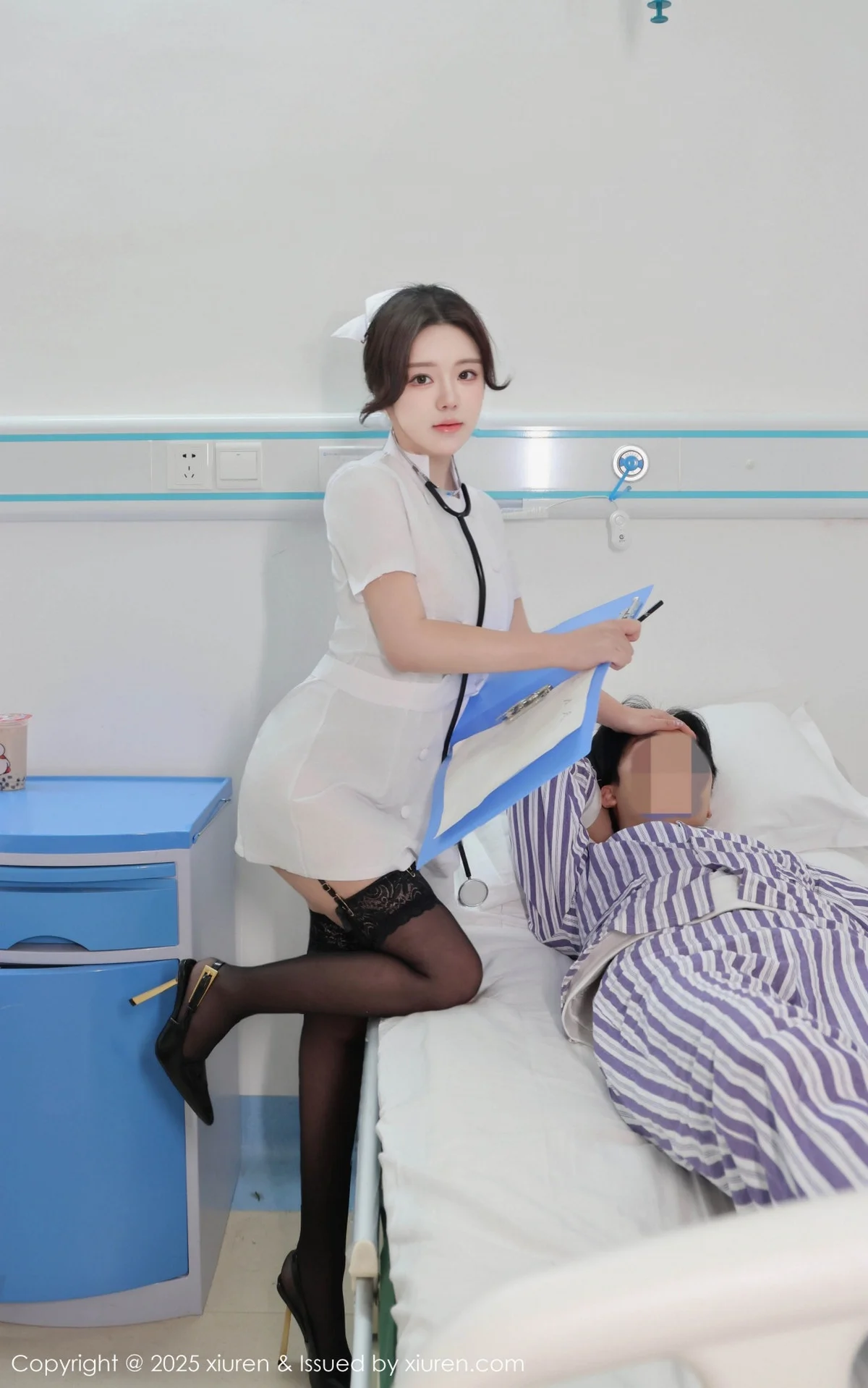 小薯条nienie性感白色护士装露蕾丝内衣秀惹火身材绝美写真 第 36 张