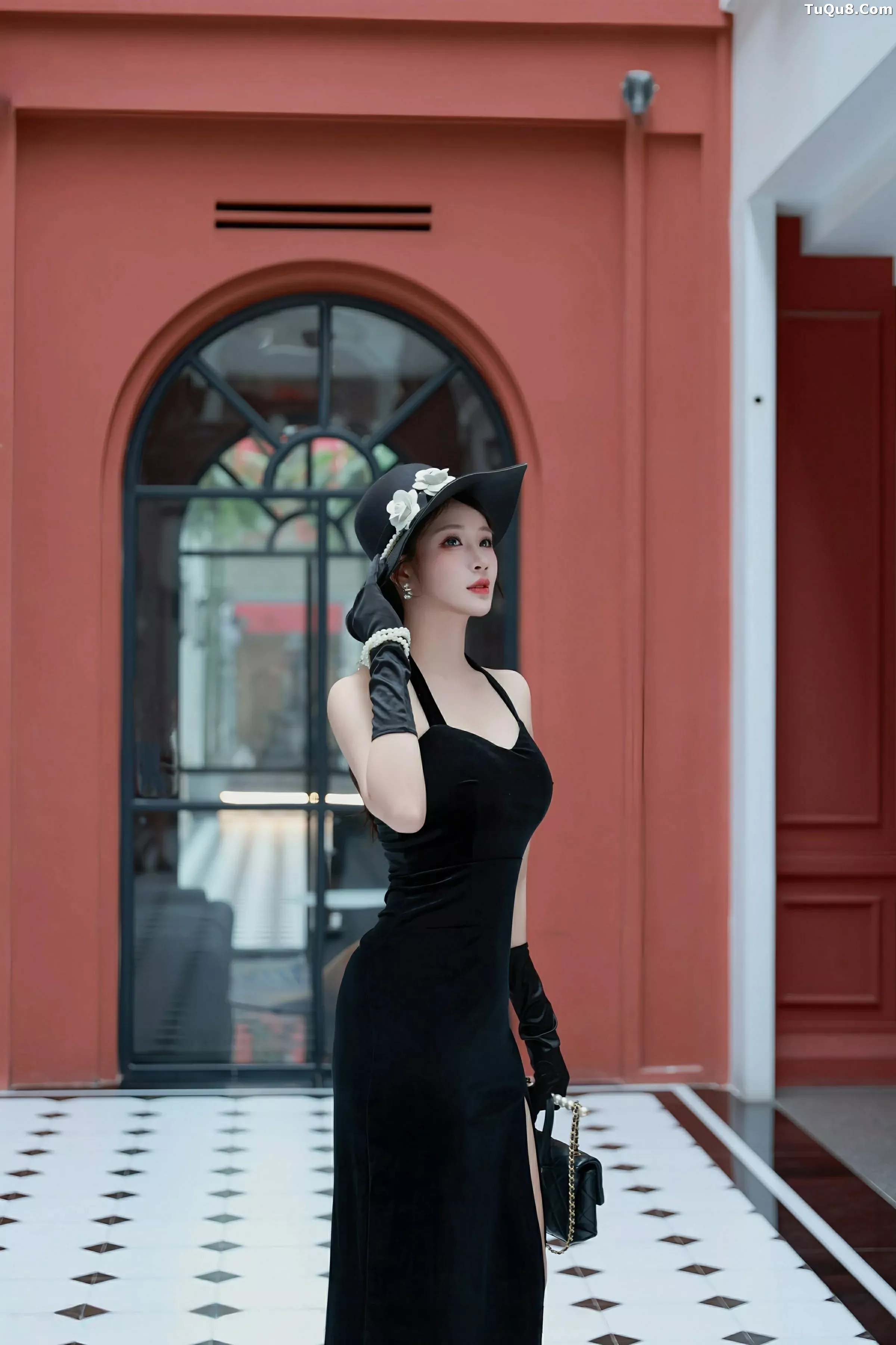 南乔性感黑色连衣裙+紫色情趣内衣秀柔美身姿撩人绝美写真 第 2 张