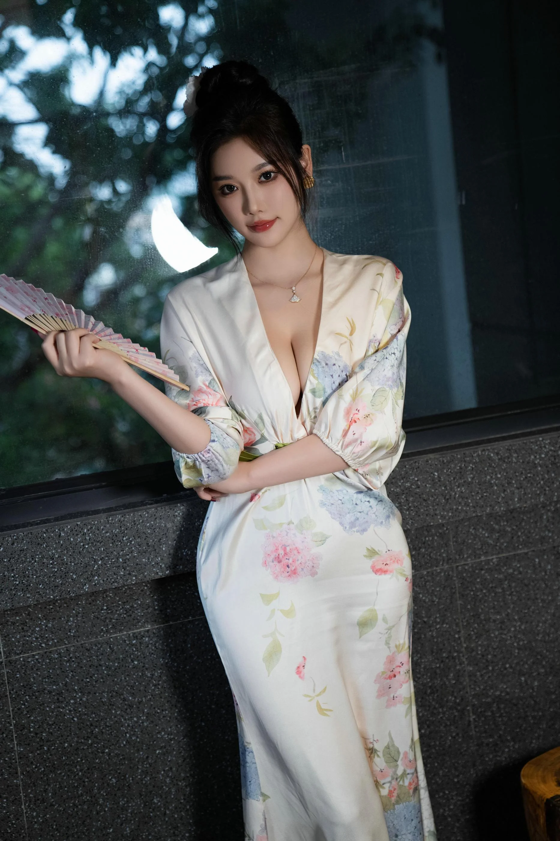 [秀人付费] 杨晨晨 诱人私拍福利 白色睡袍红色情趣 第 18 张