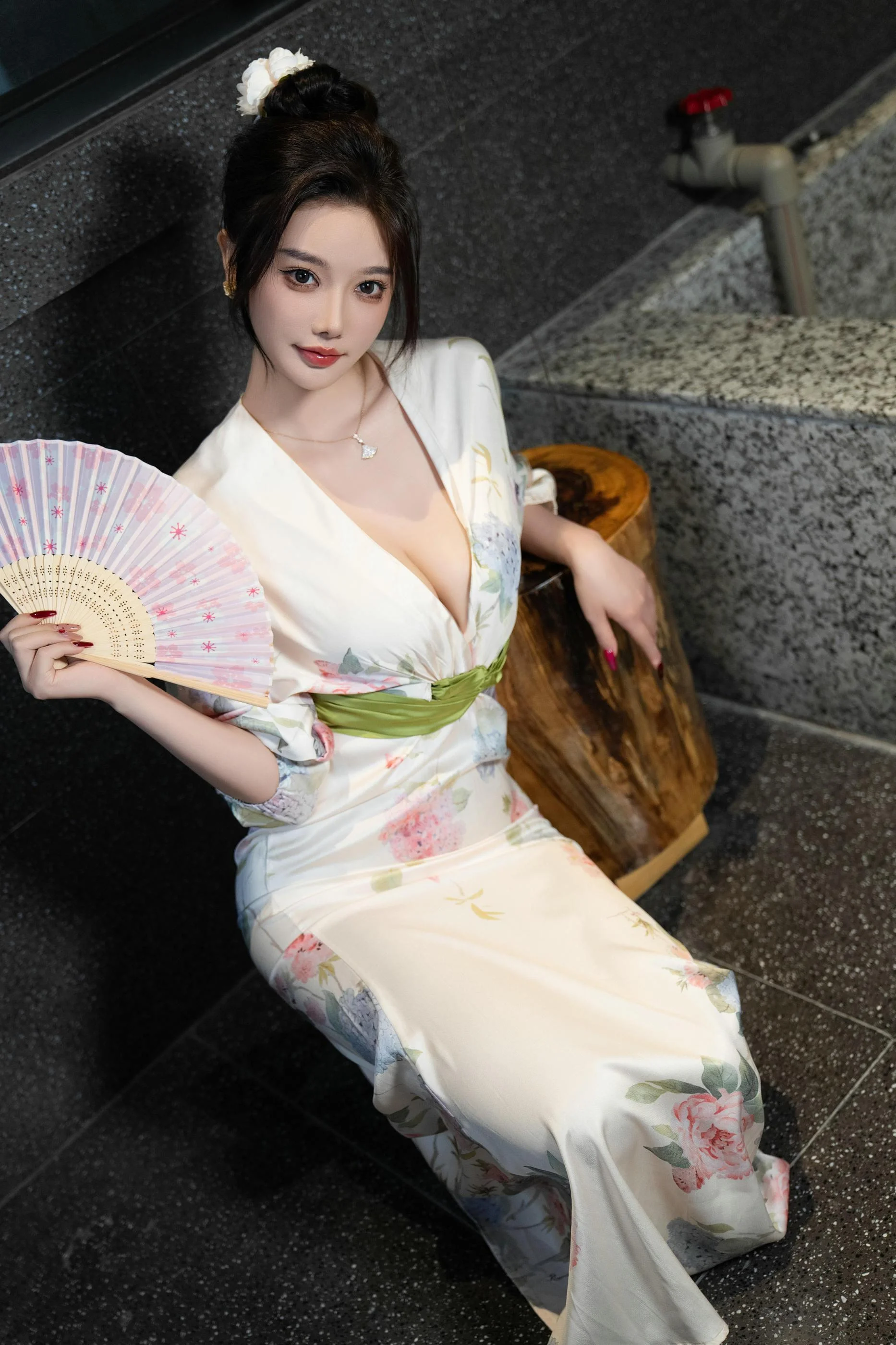 [秀人付费] 杨晨晨 诱人私拍福利 白色睡袍红色情趣 第 42 张