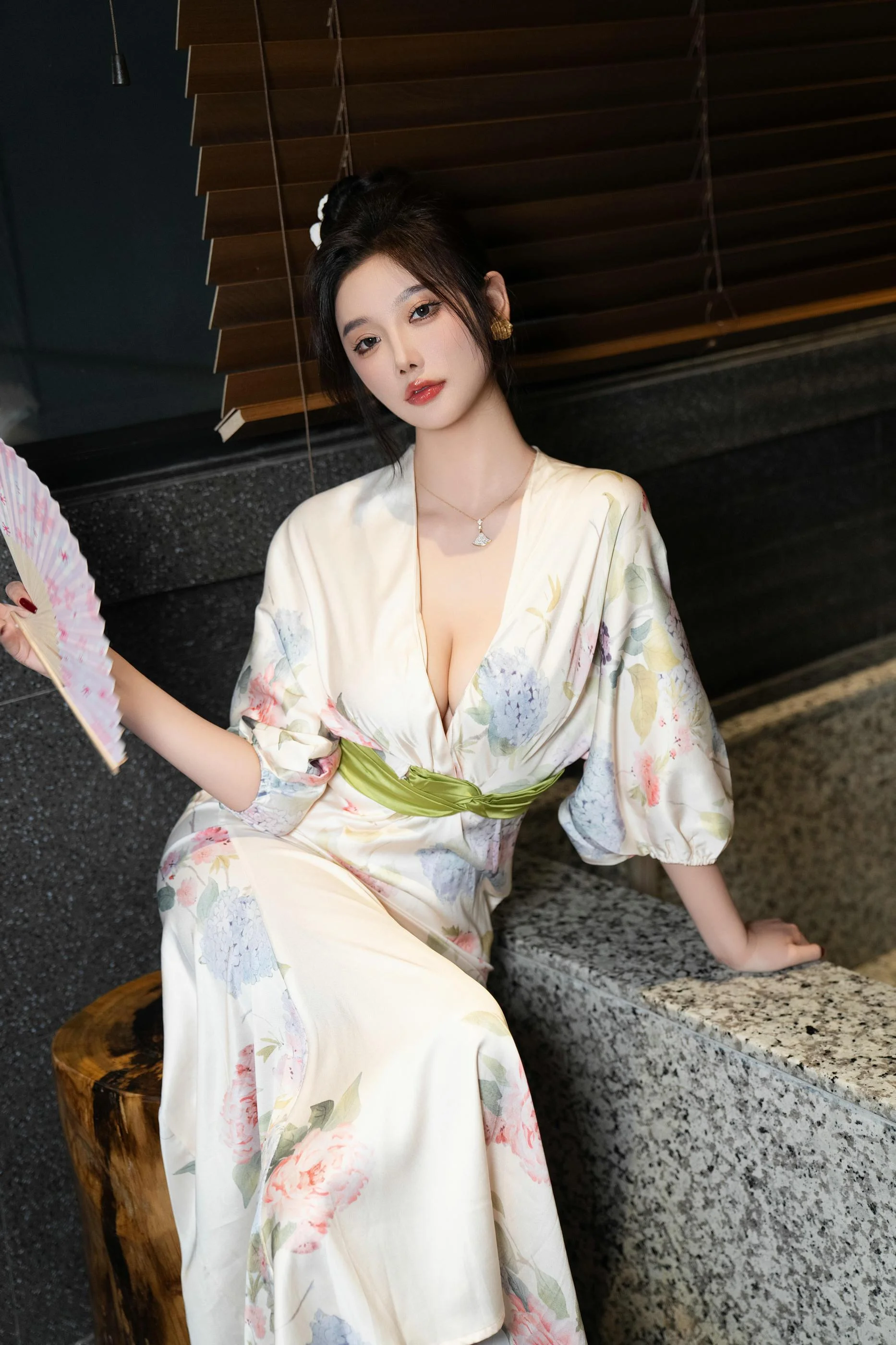 [秀人付费] 杨晨晨 诱人私拍福利 白色睡袍红色情趣 第 44 张