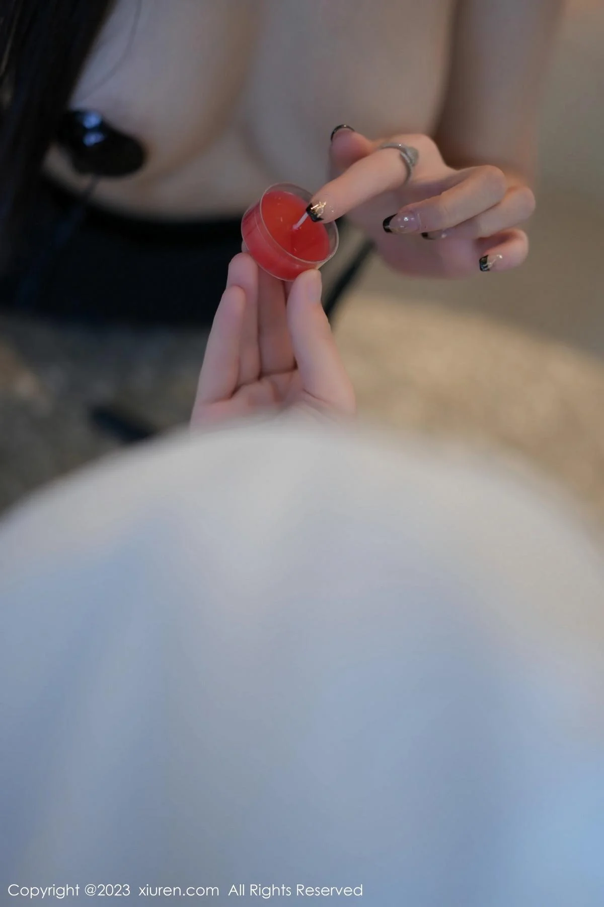 Carol周妍希蓝衬衫配黑短裙露开档黑丝秀翘臀美腿绝美写真 第 49 张