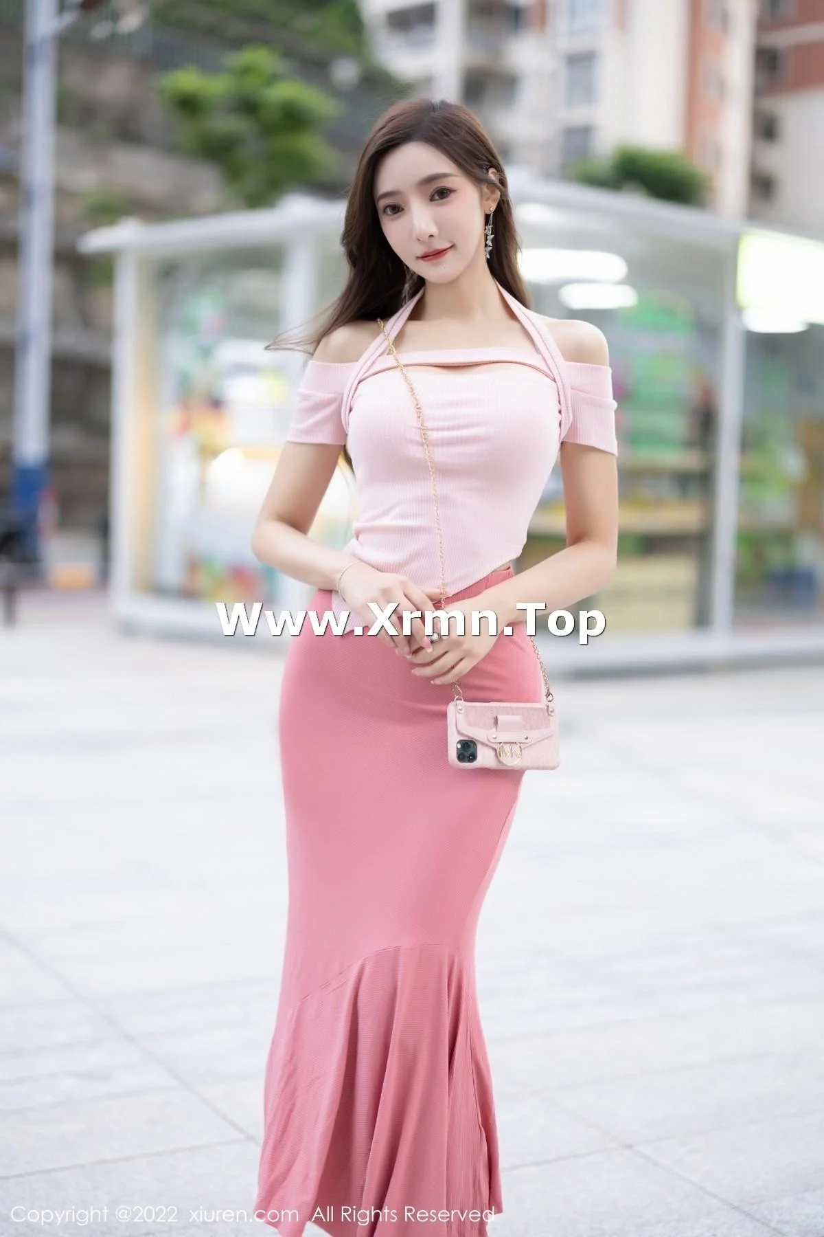 王馨瑶yanni脱粉色长裙露性感蕾丝内裤秀惹火身材绝美写真 第 1 张