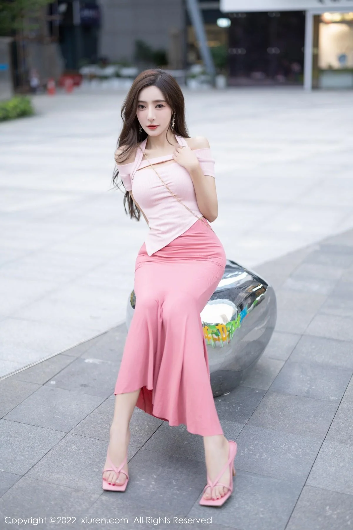王馨瑶yanni脱粉色长裙露性感蕾丝内裤秀惹火身材绝美写真 第 14 张