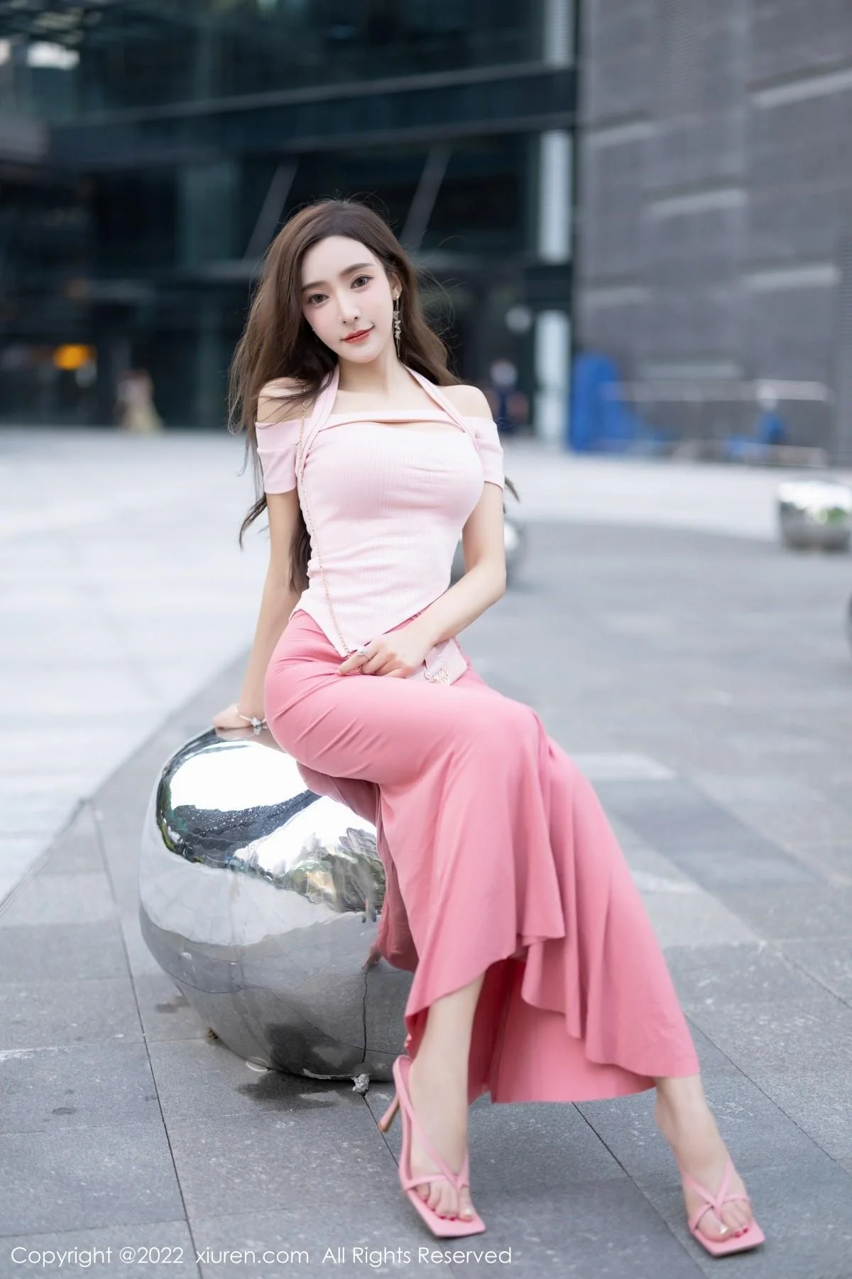 王馨瑶yanni脱粉色长裙露性感蕾丝内裤秀惹火身材绝美写真 第 15 张