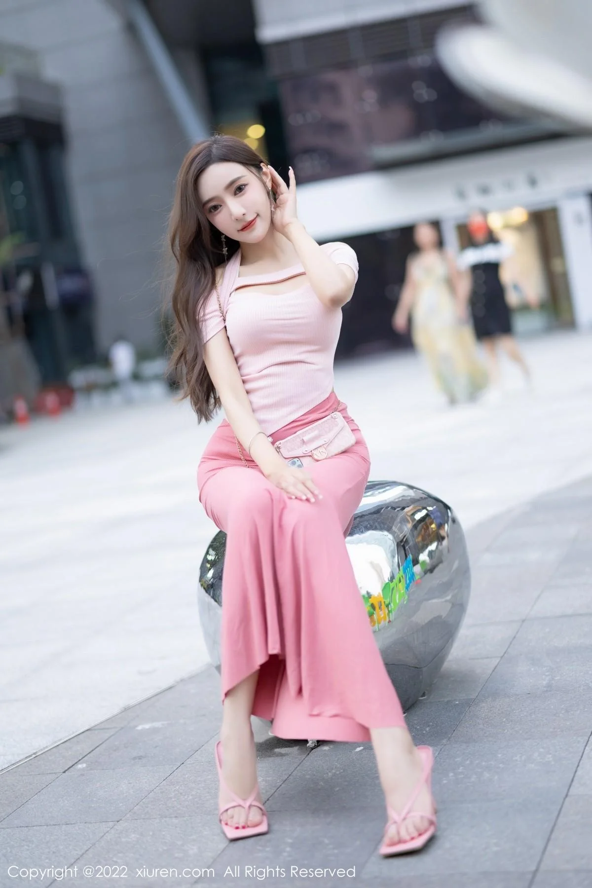 王馨瑶yanni脱粉色长裙露性感蕾丝内裤秀惹火身材绝美写真 第 16 张