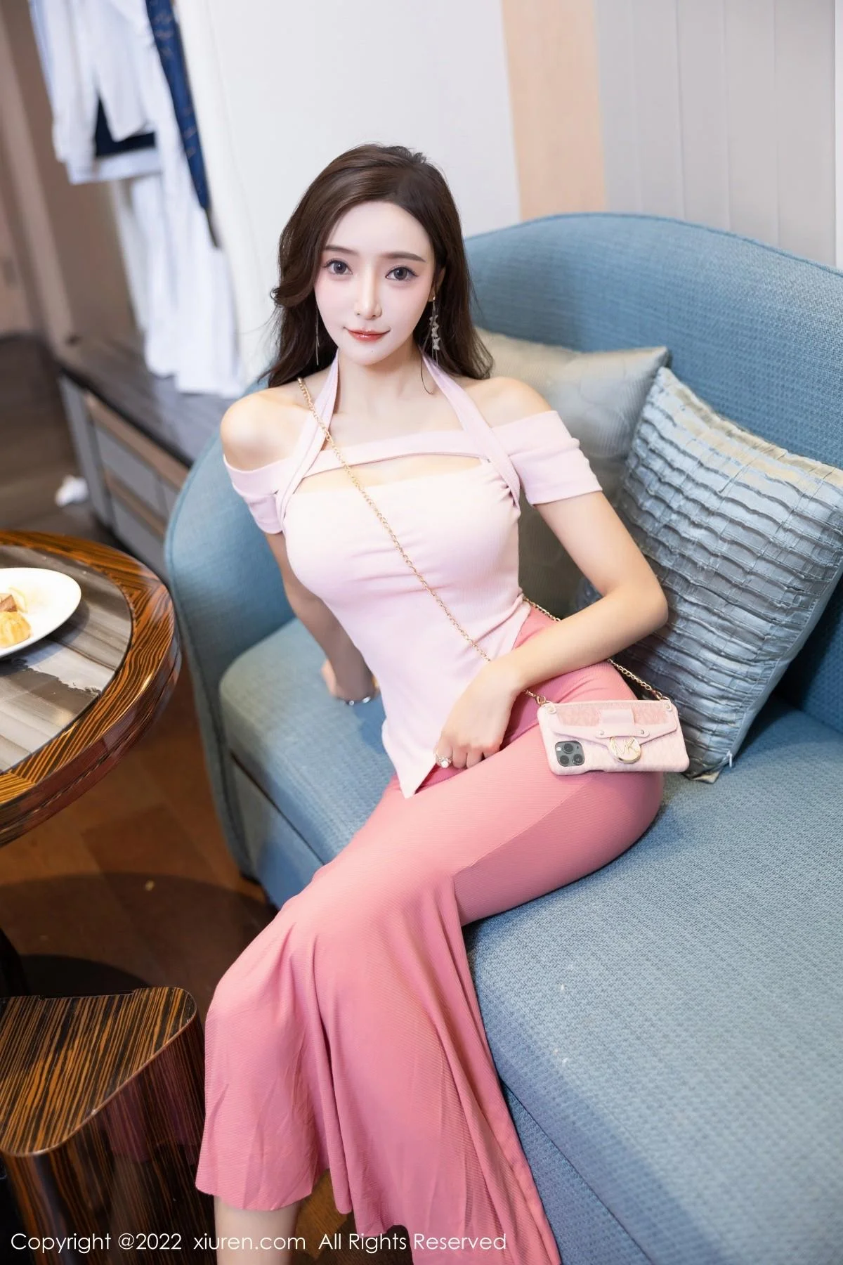 王馨瑶yanni脱粉色长裙露性感蕾丝内裤秀惹火身材绝美写真 第 19 张