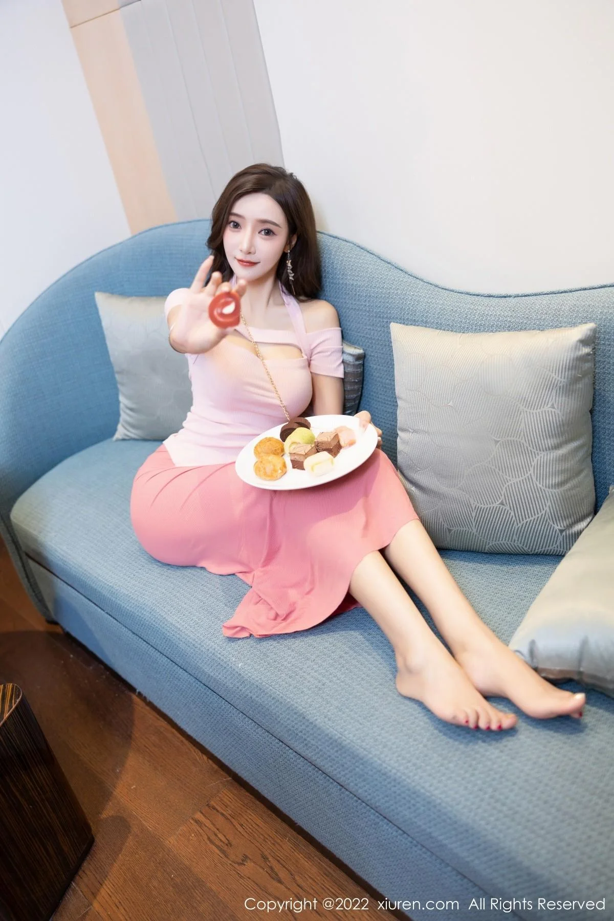 王馨瑶yanni脱粉色长裙露性感蕾丝内裤秀惹火身材绝美写真 第 24 张