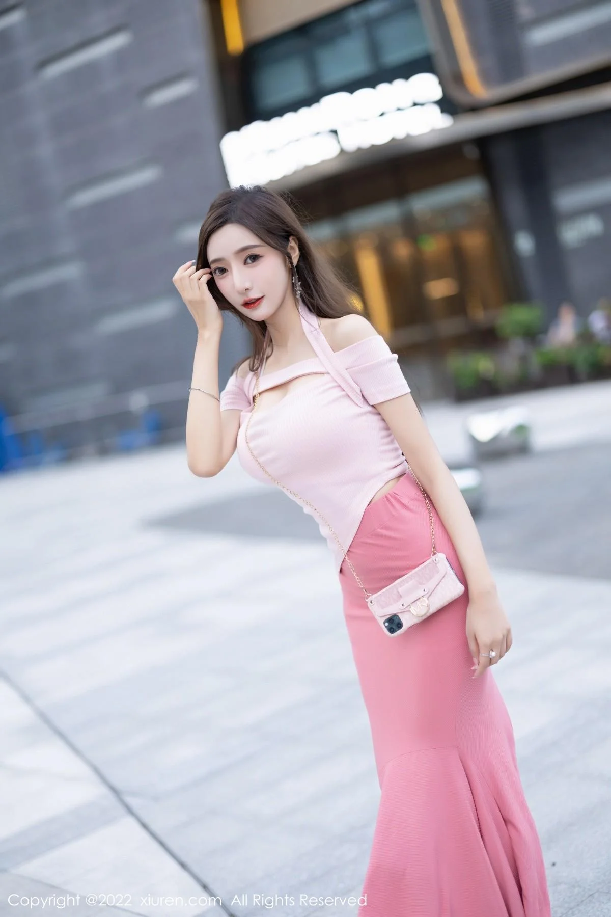 王馨瑶yanni脱粉色长裙露性感蕾丝内裤秀惹火身材绝美写真 第 7 张