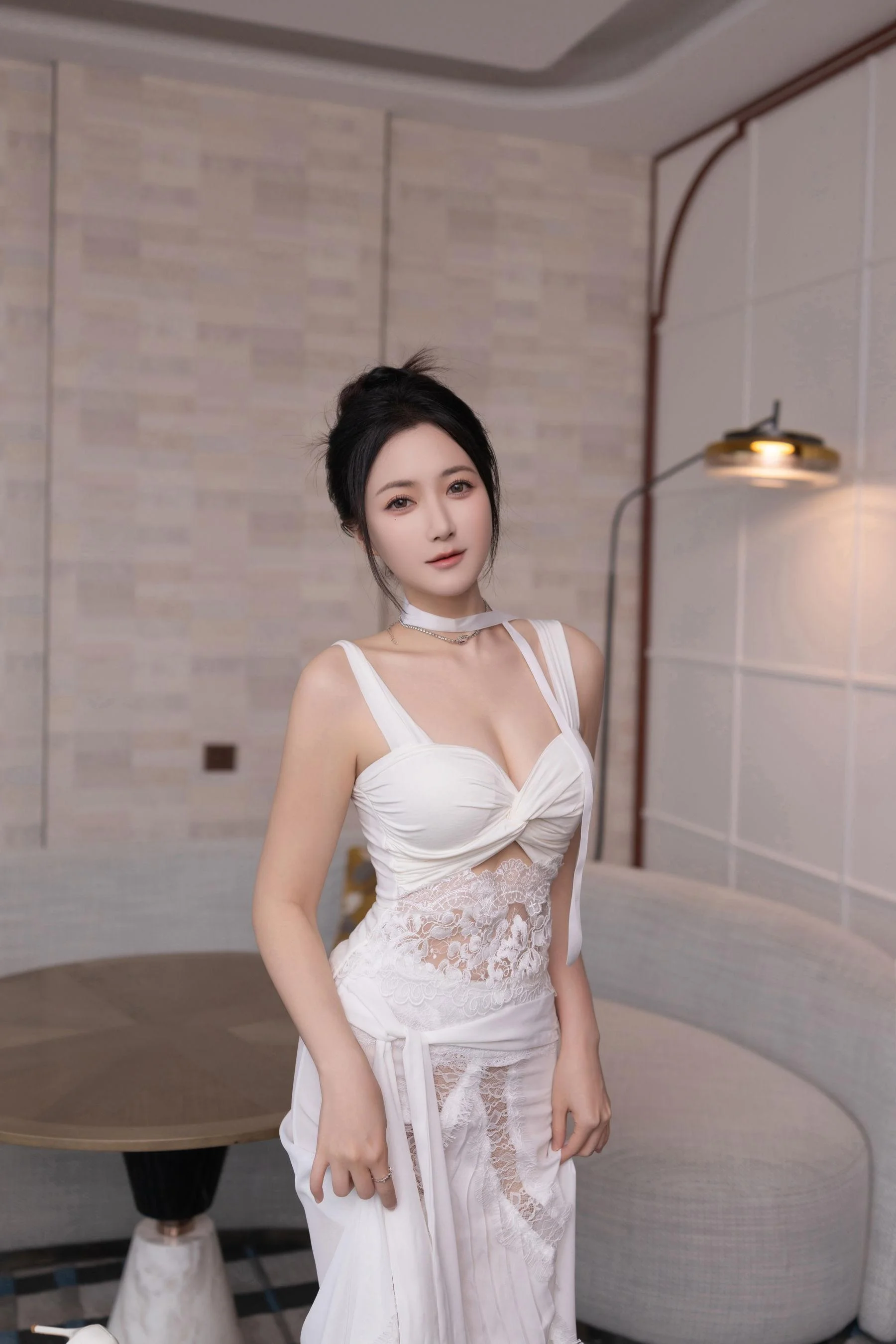 [秀人付费] 鱼子酱Fish 诱人私拍福利 白裙肉丝 第 24 张