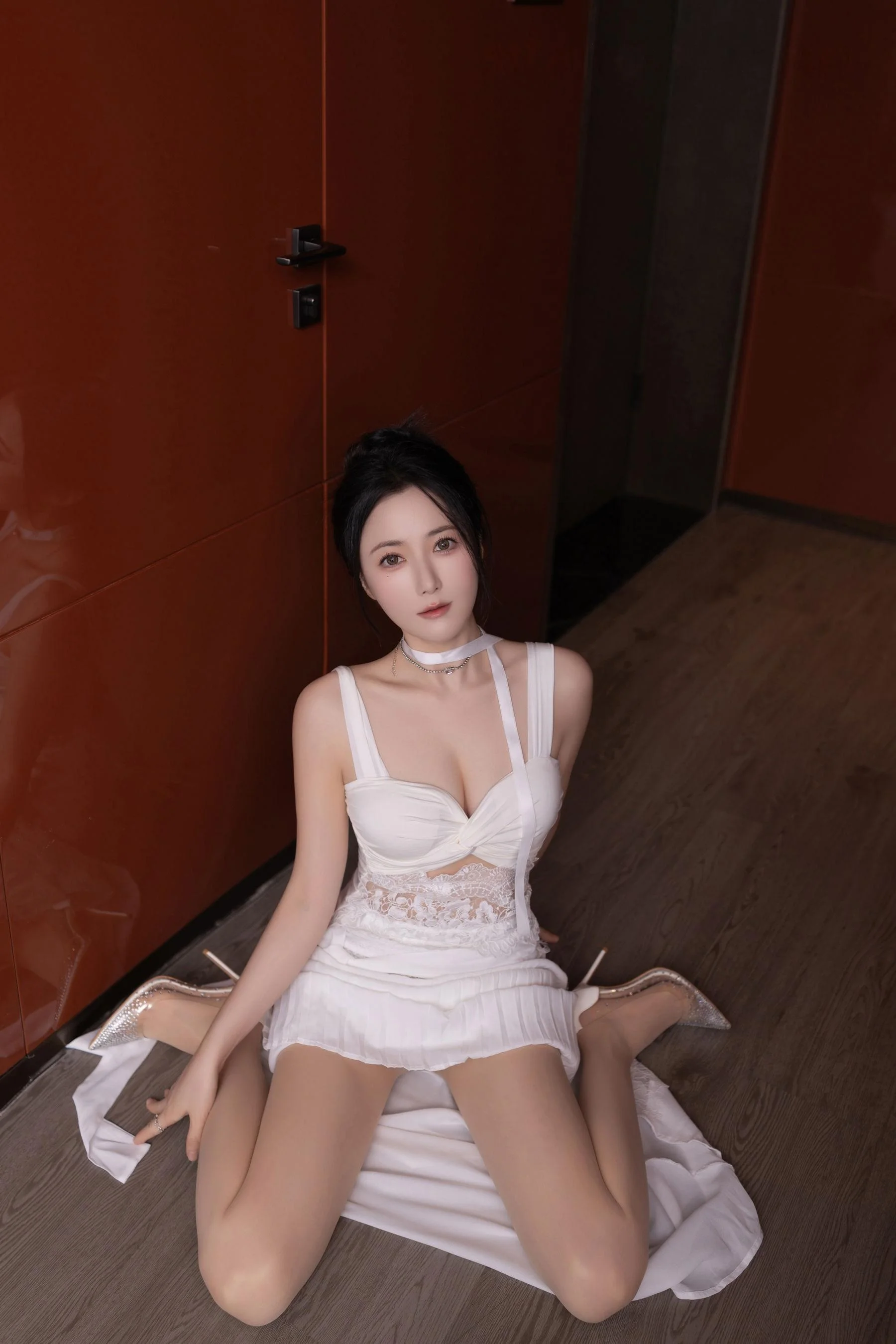 [秀人付费] 鱼子酱Fish 诱人私拍福利 白裙肉丝 第 32 张