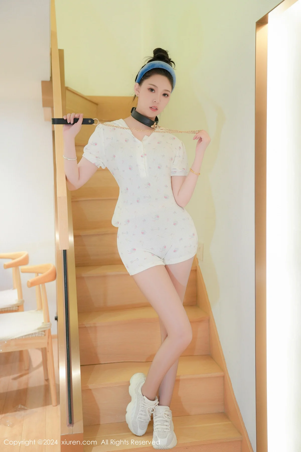 小波多私房性感白色上衣配白色丝袜秀凹凸身材惹火绝美写真 第 17 张