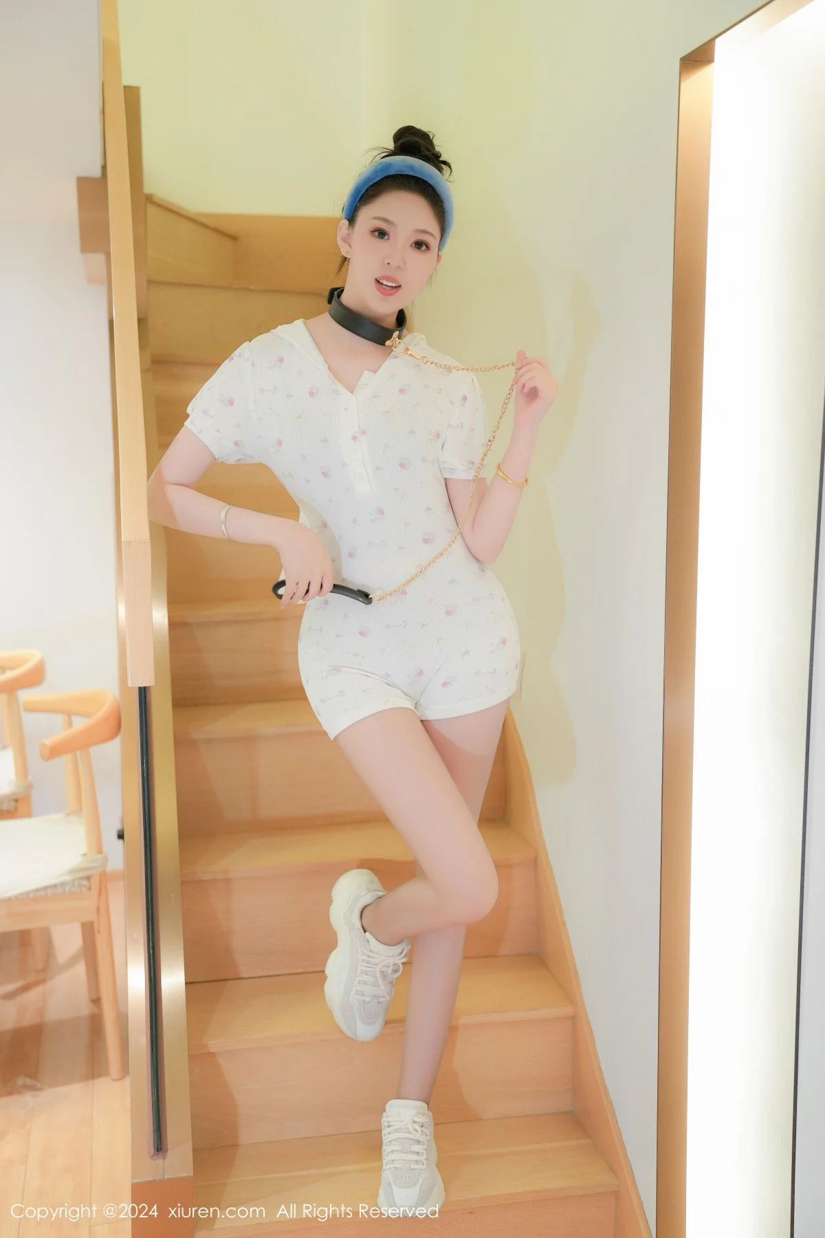 小波多私房性感白色上衣配白色丝袜秀凹凸身材惹火绝美写真 第 22 张
