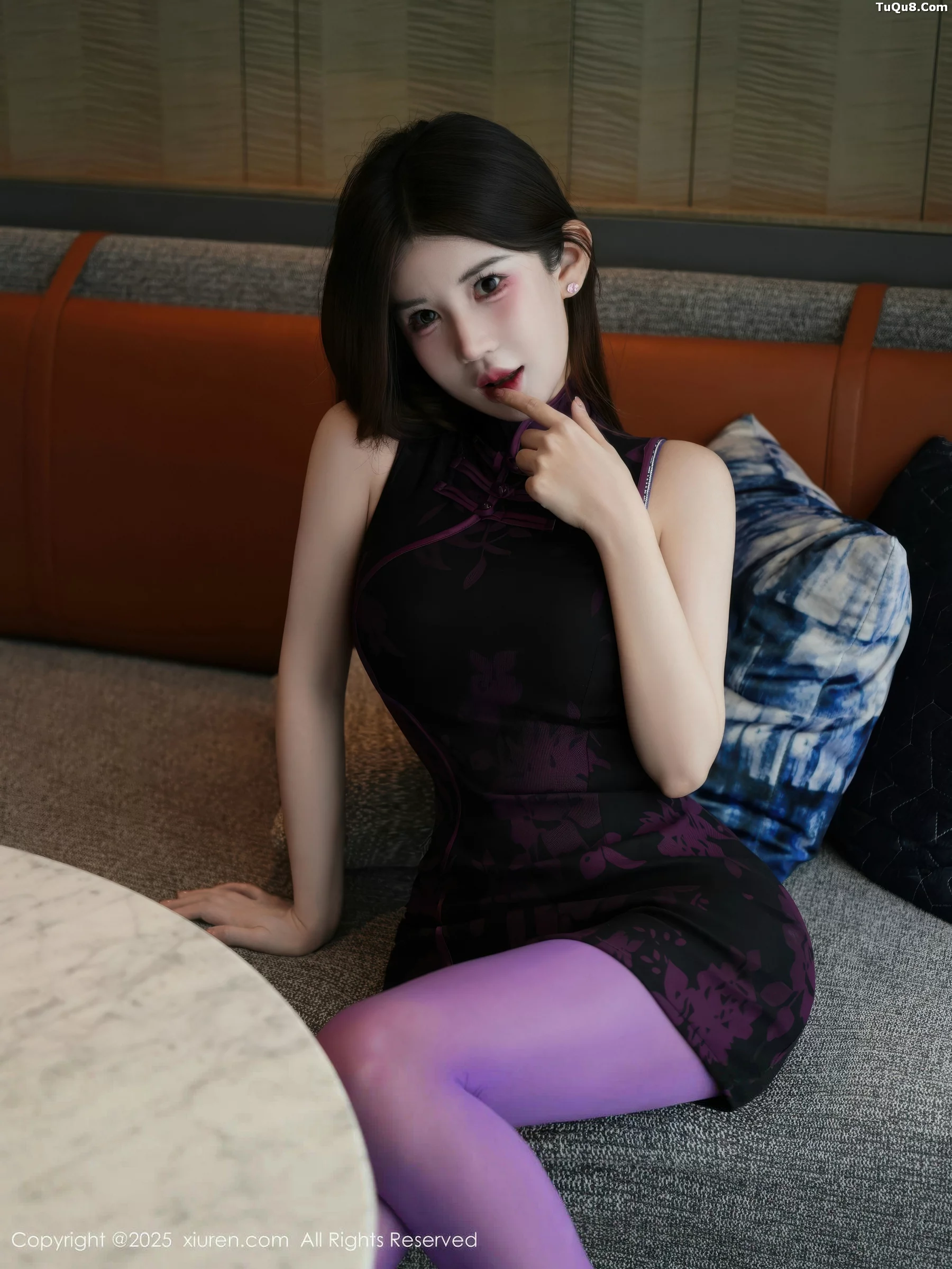 苏甜橙子性感紫色旗袍配开档紫丝秀凹凸身材绝美写真 第 7 张