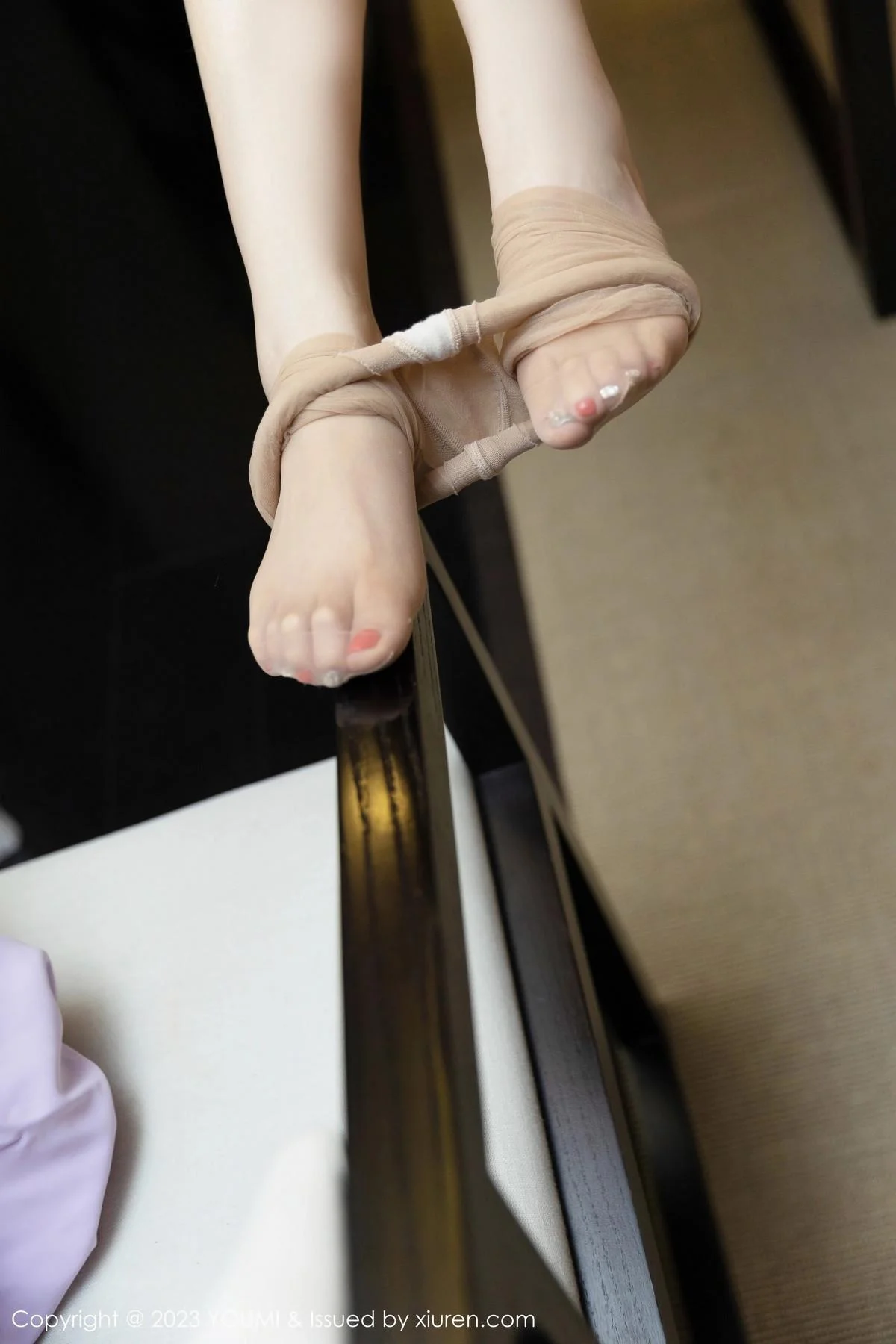 Carol周妍希性感浅色连衣长裙配超薄无内肉丝惹火绝美写真 第 114 张
