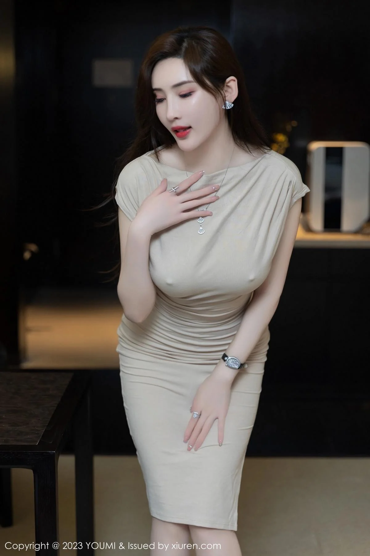 Carol周妍希性感浅色连衣长裙配超薄无内肉丝惹火绝美写真 第 154 张