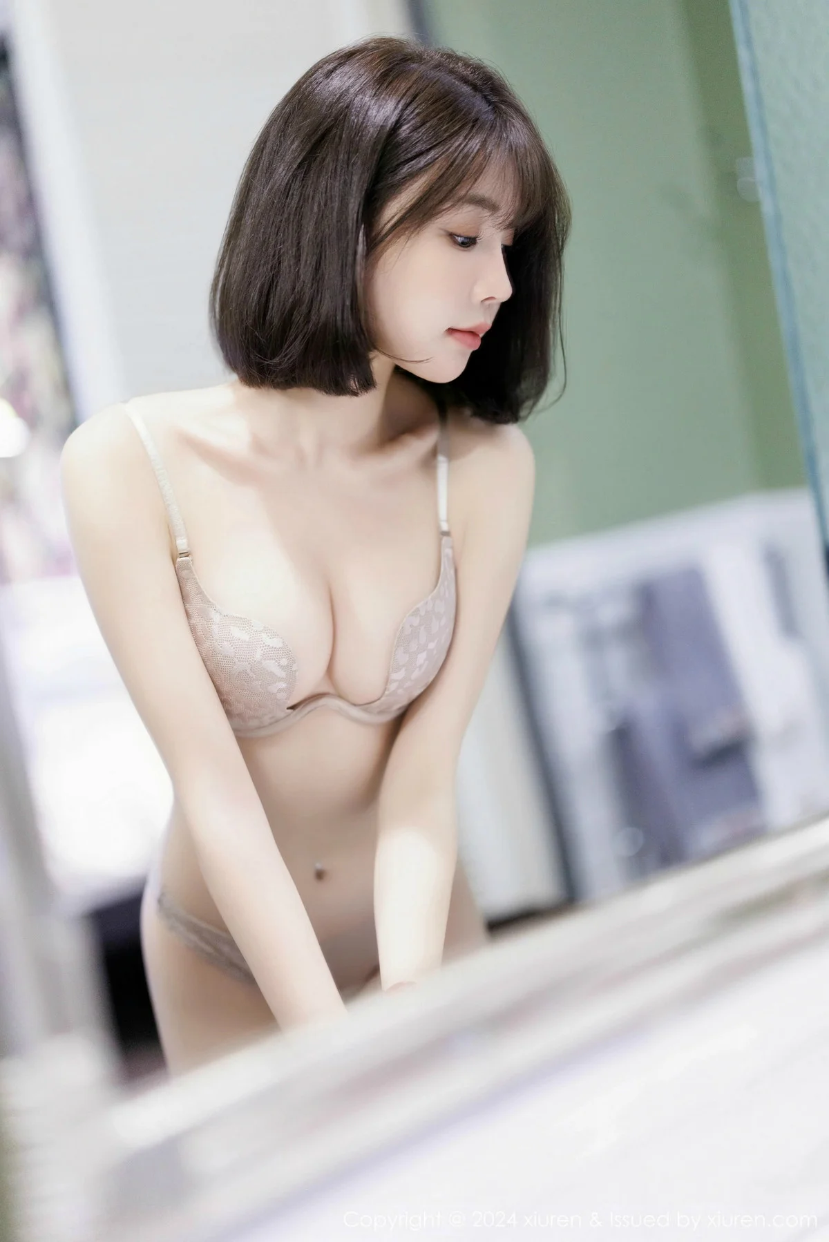 徐莉芝Booty红色连身裙露浅色内衣配超薄肉丝秀美腿绝美写真 第 118 张