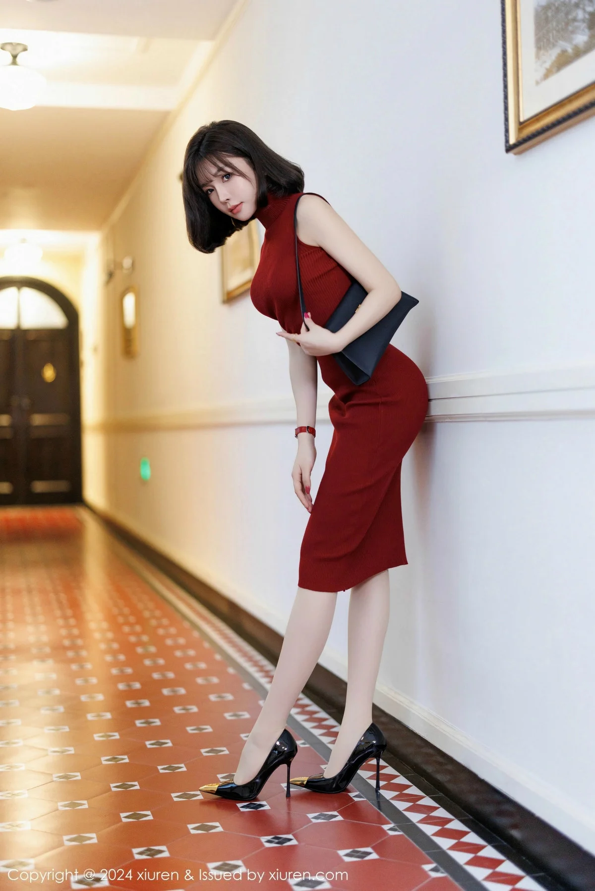 徐莉芝Booty红色连身裙露浅色内衣配超薄肉丝秀美腿绝美写真 第 15 张