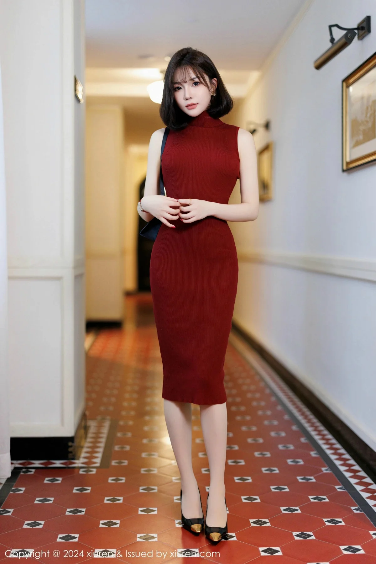 徐莉芝Booty红色连身裙露浅色内衣配超薄肉丝秀美腿绝美写真 第 2 张