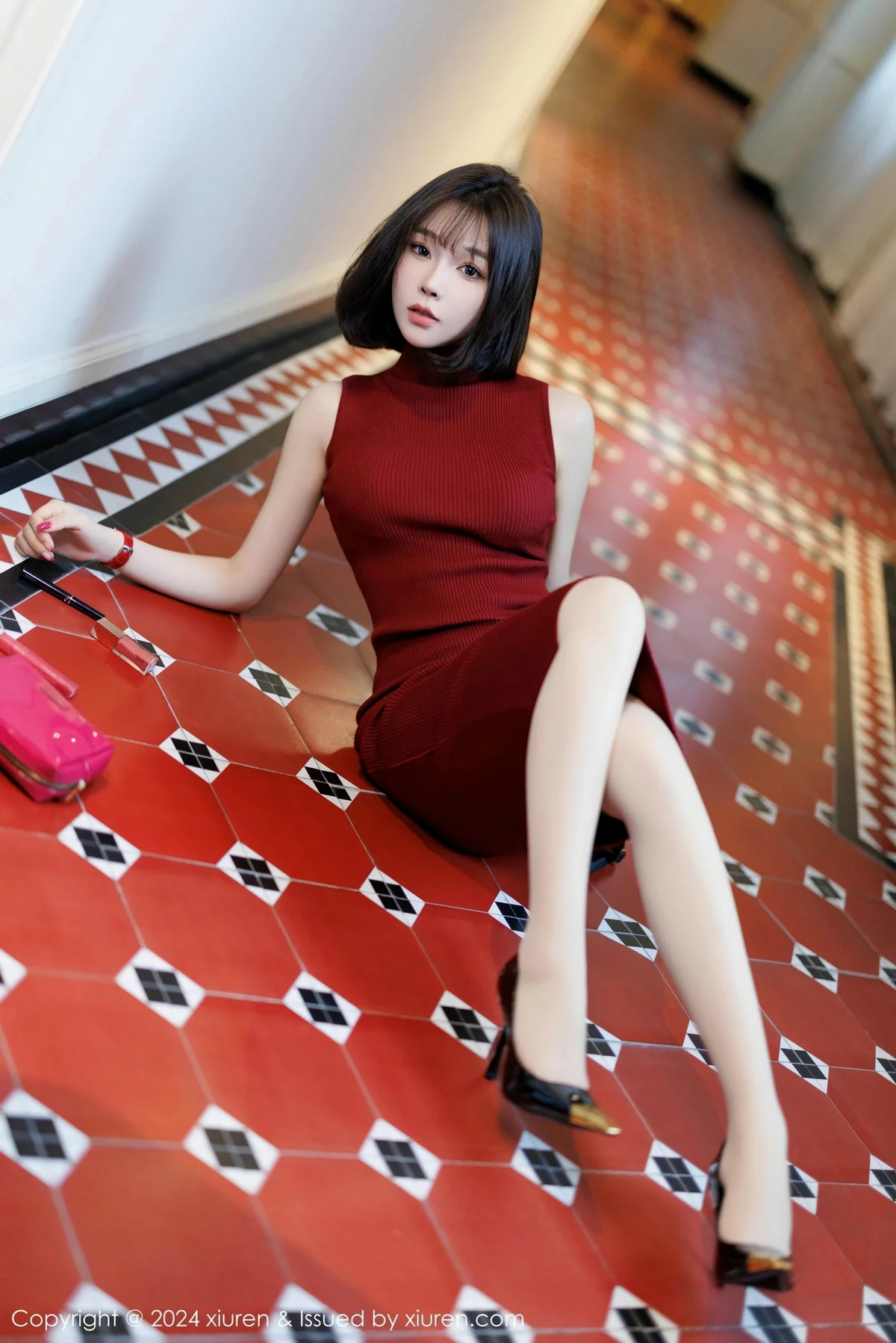 徐莉芝Booty红色连身裙露浅色内衣配超薄肉丝秀美腿绝美写真 第 29 张