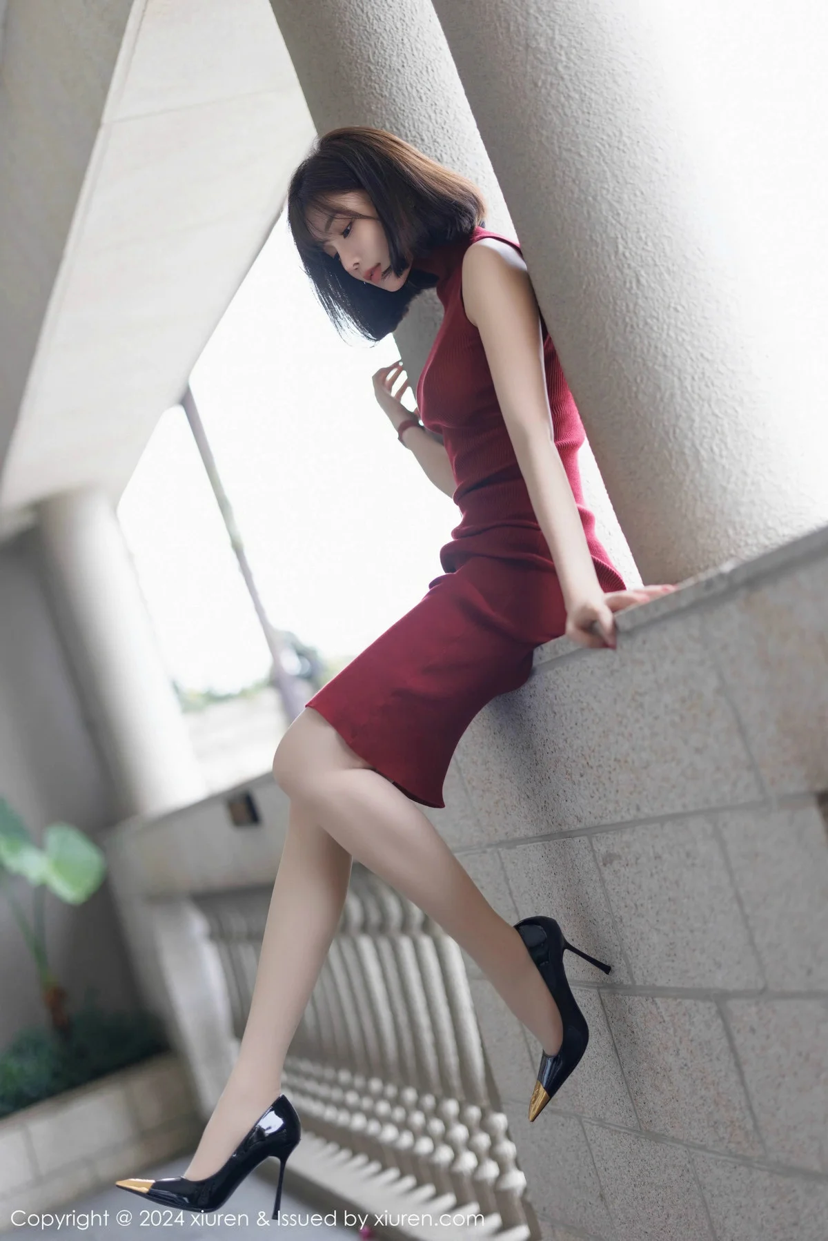 徐莉芝Booty红色连身裙露浅色内衣配超薄肉丝秀美腿绝美写真 第 57 张