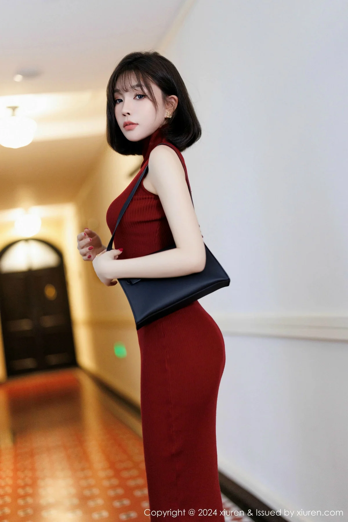 徐莉芝Booty红色连身裙露浅色内衣配超薄肉丝秀美腿绝美写真 第 8 张