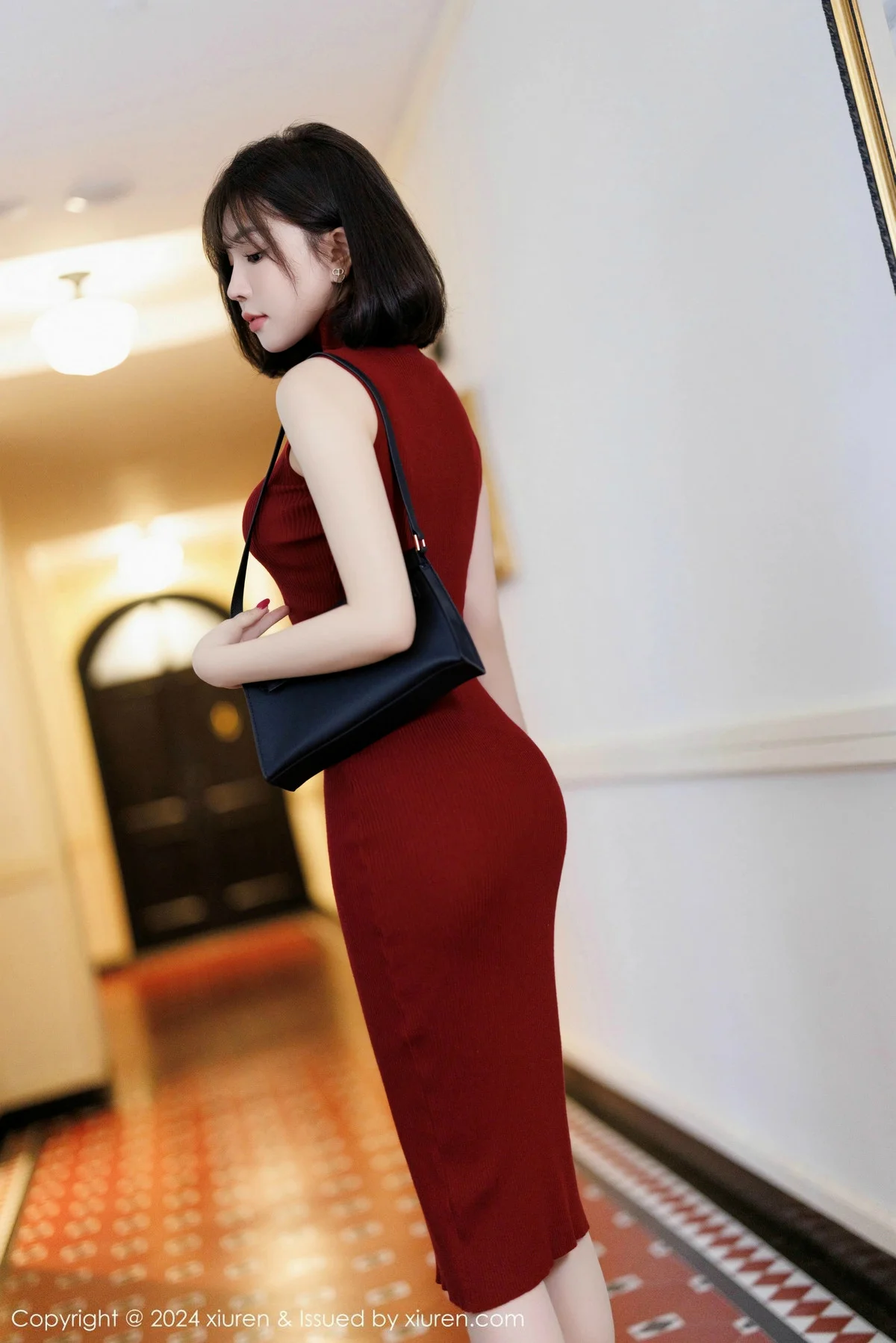 徐莉芝Booty红色连身裙露浅色内衣配超薄肉丝秀美腿绝美写真 第 9 张
