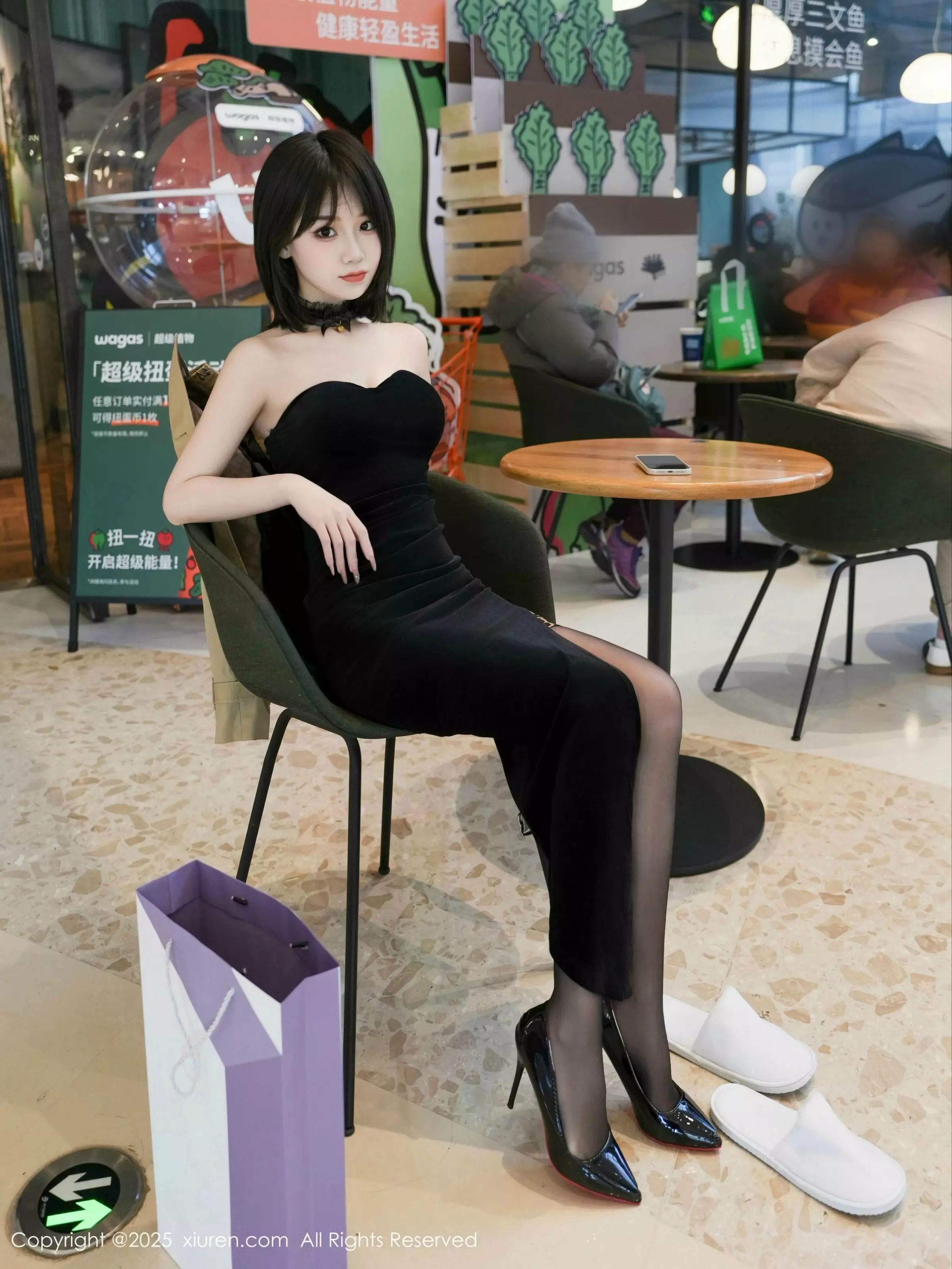 阿汁性感黑色礼服配超薄黑丝秀曼妙身姿完美绝美写真 第 1 张