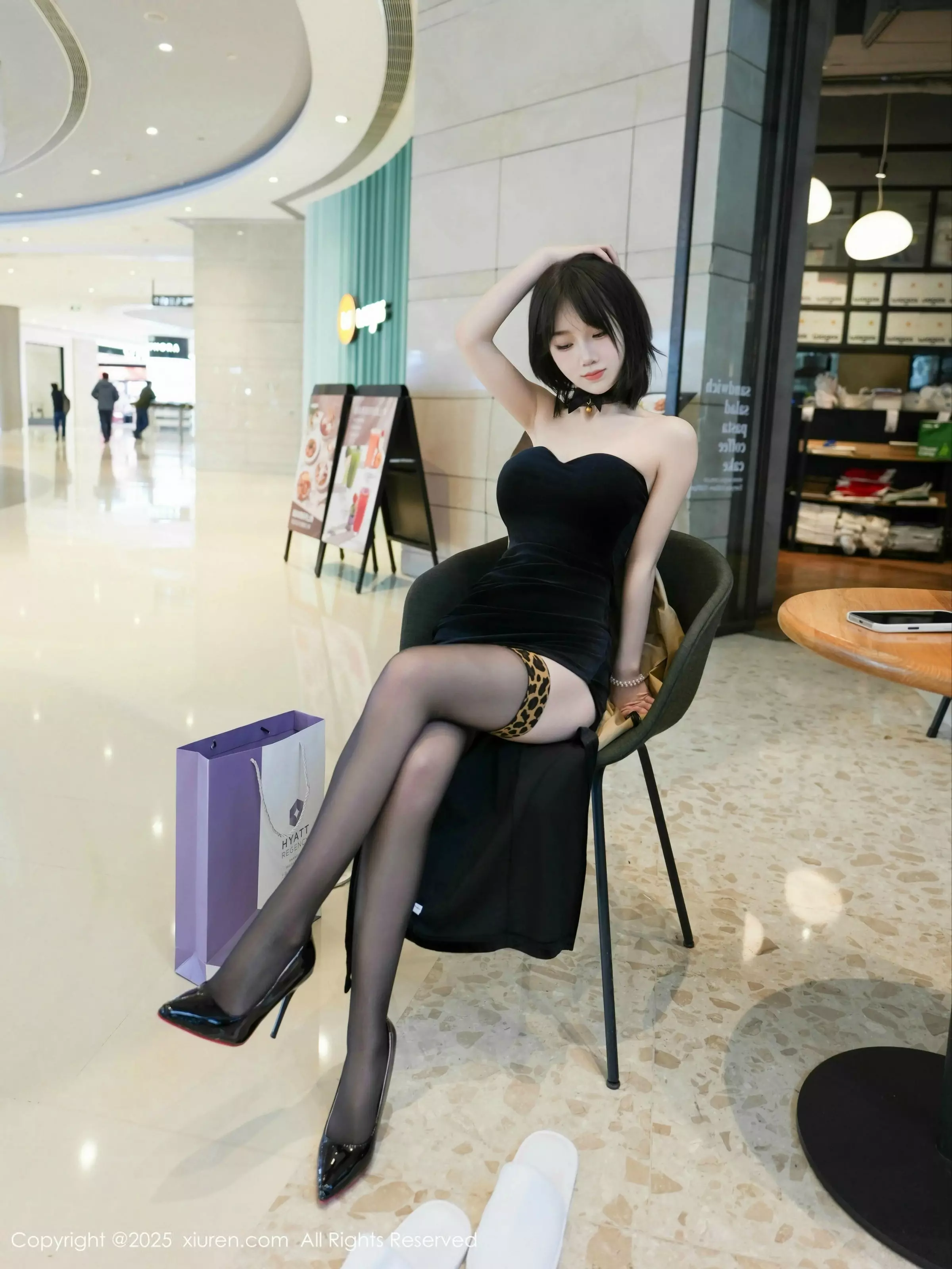 阿汁性感黑色礼服配超薄黑丝秀曼妙身姿完美绝美写真 第 14 张