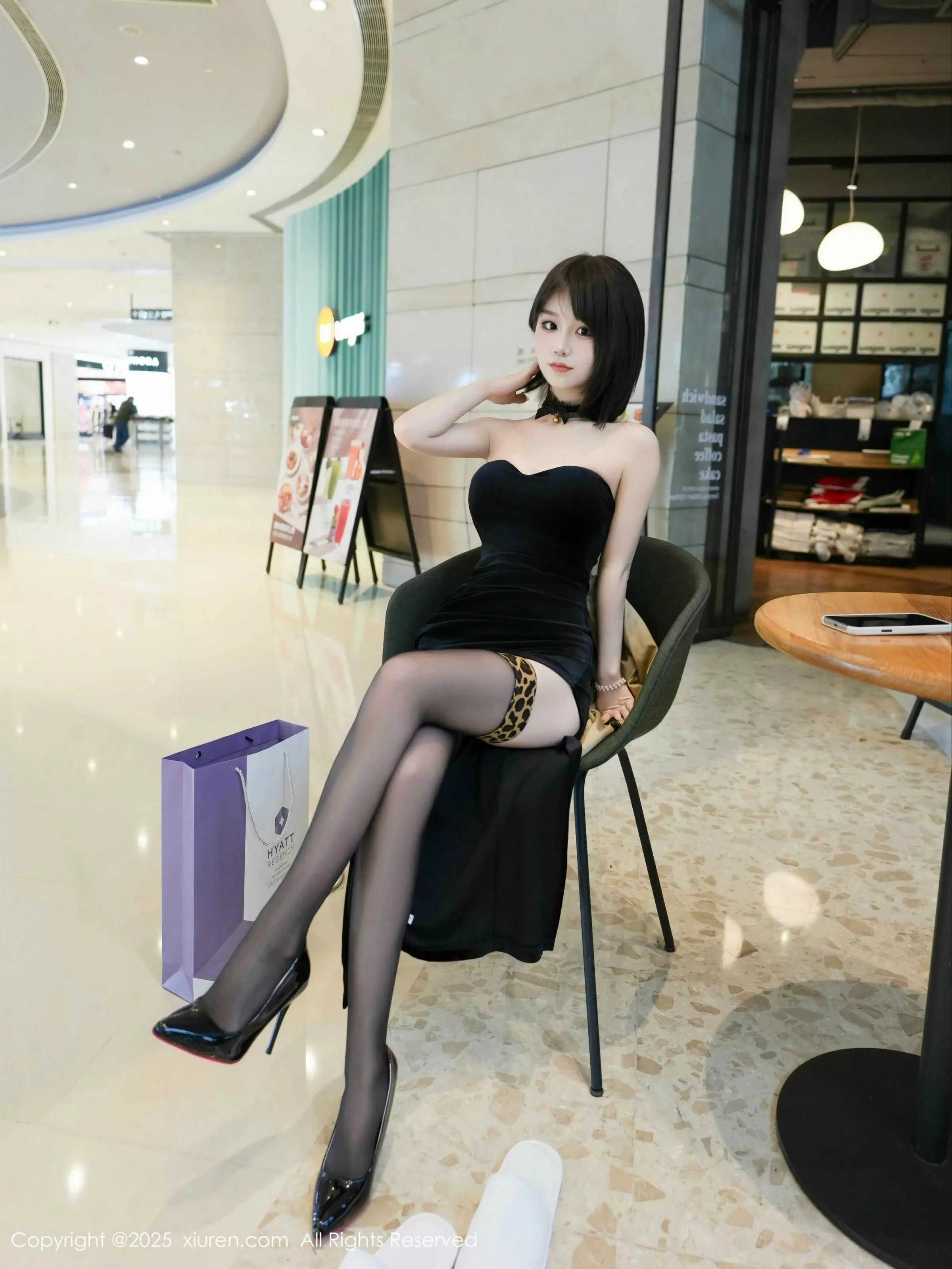 阿汁性感黑色礼服配超薄黑丝秀曼妙身姿完美绝美写真 第 15 张