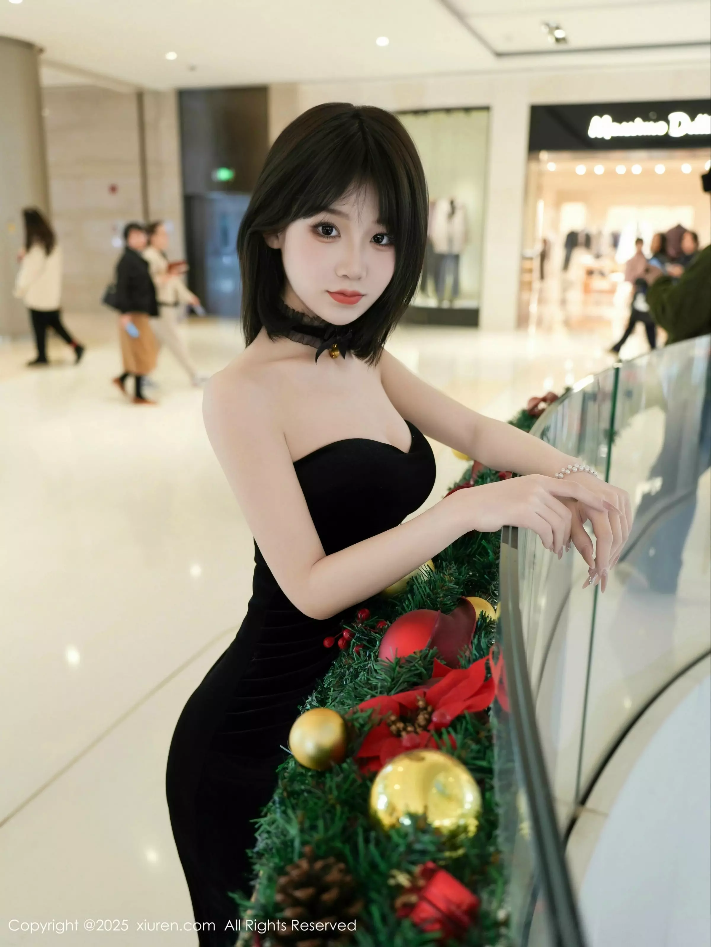 阿汁性感黑色礼服配超薄黑丝秀曼妙身姿完美绝美写真 第 24 张