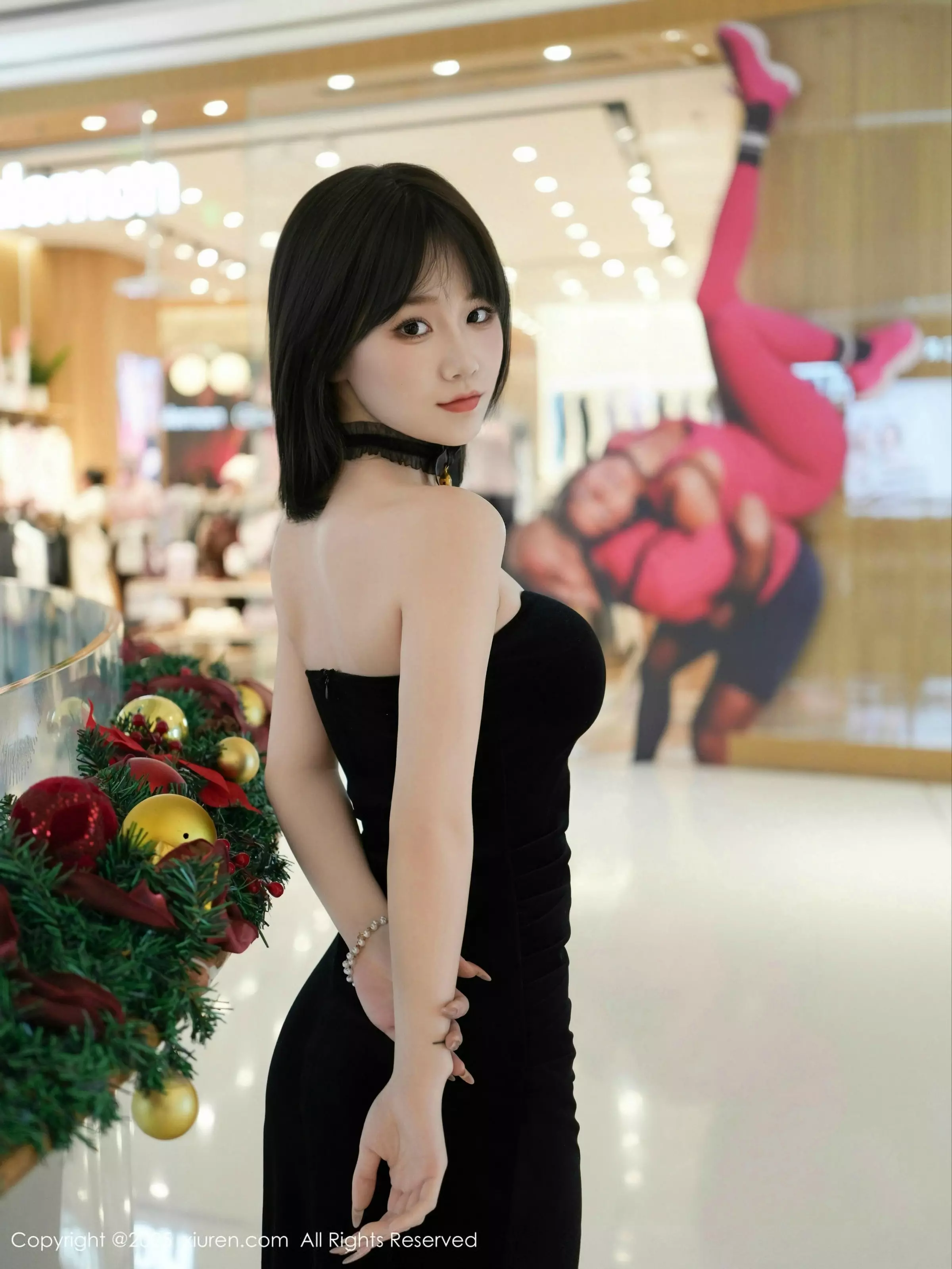 阿汁性感黑色礼服配超薄黑丝秀曼妙身姿完美绝美写真 第 30 张